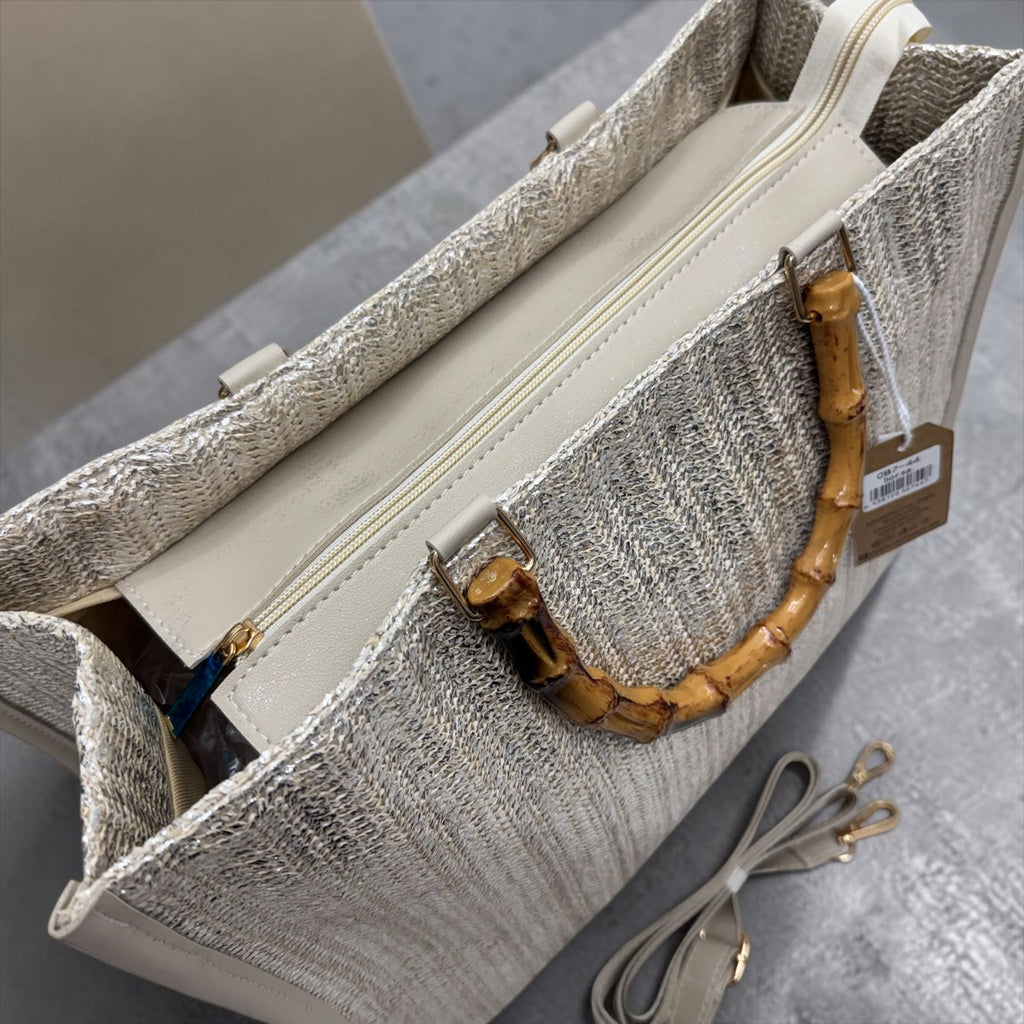 Borsa Tote in Rafia Intrecciata con Spalmata Argento e Manici Stile Bambù