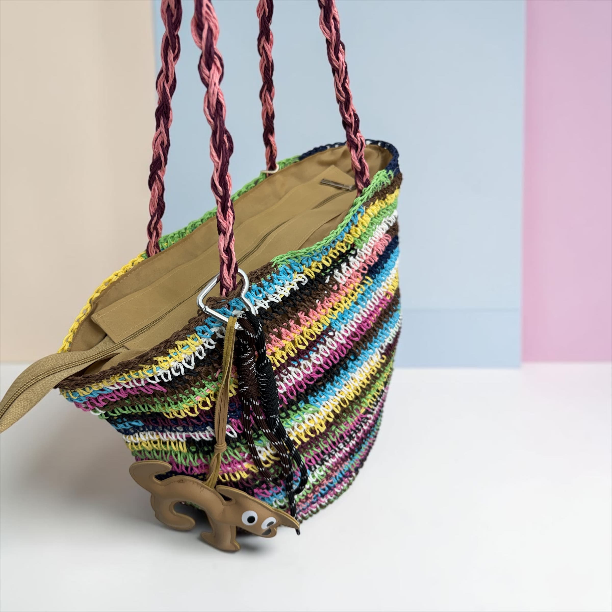 Borsa Tote in Rafia Multicolor: Esplosione di Colore e Stile Estivo!