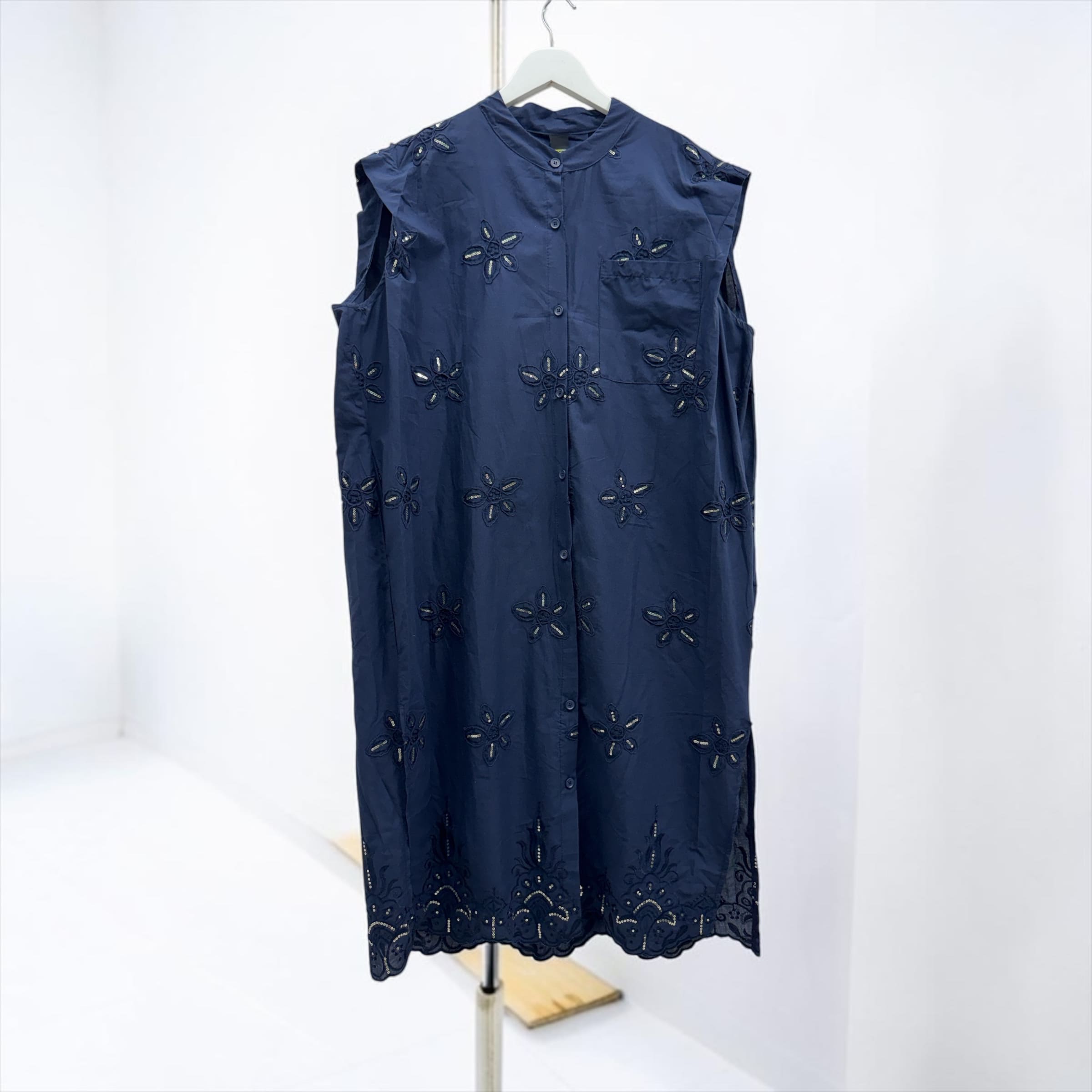Abito Camicia Oversize in Cotone con Ricami e Paillettes