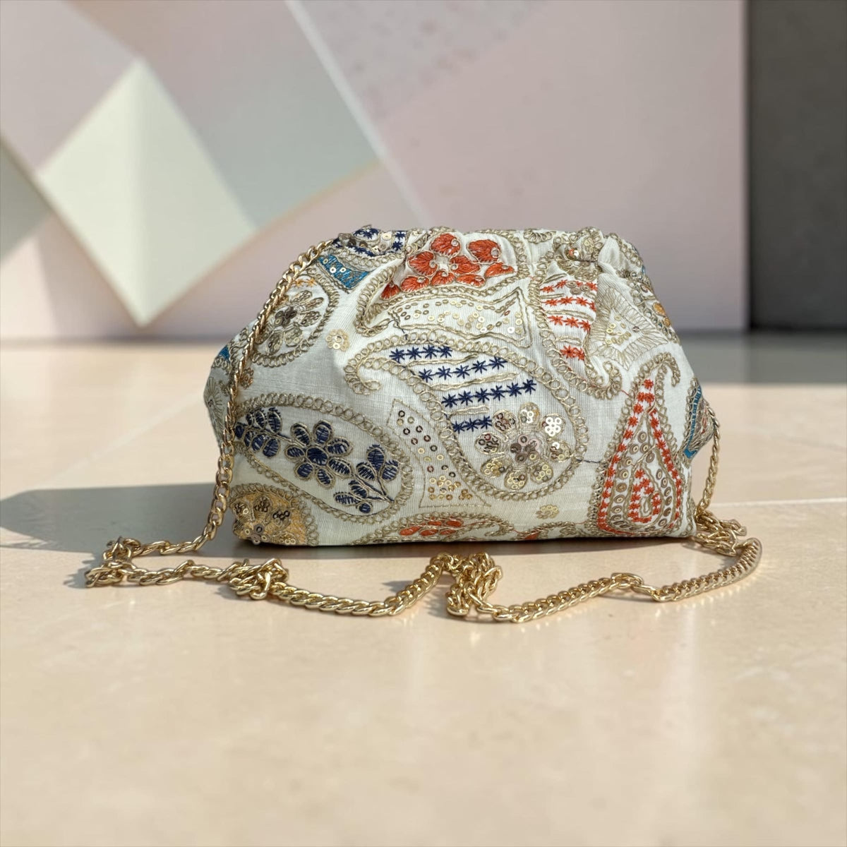 Borsa Clutch Elegante Ricamata con Paillettes e Tracolla a Catena