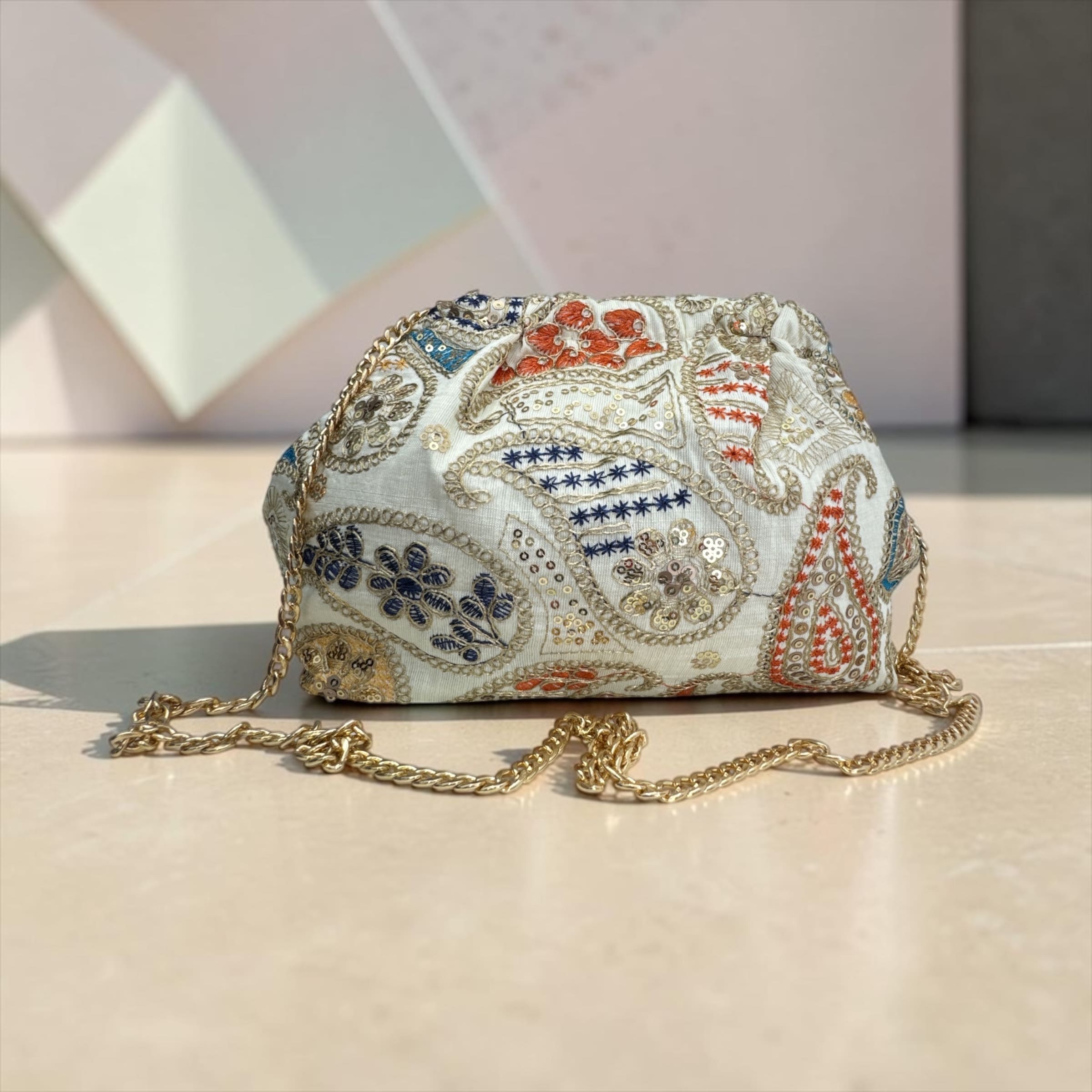 Borsa Clutch Elegante Ricamata con Paillettes e Tracolla a Catena