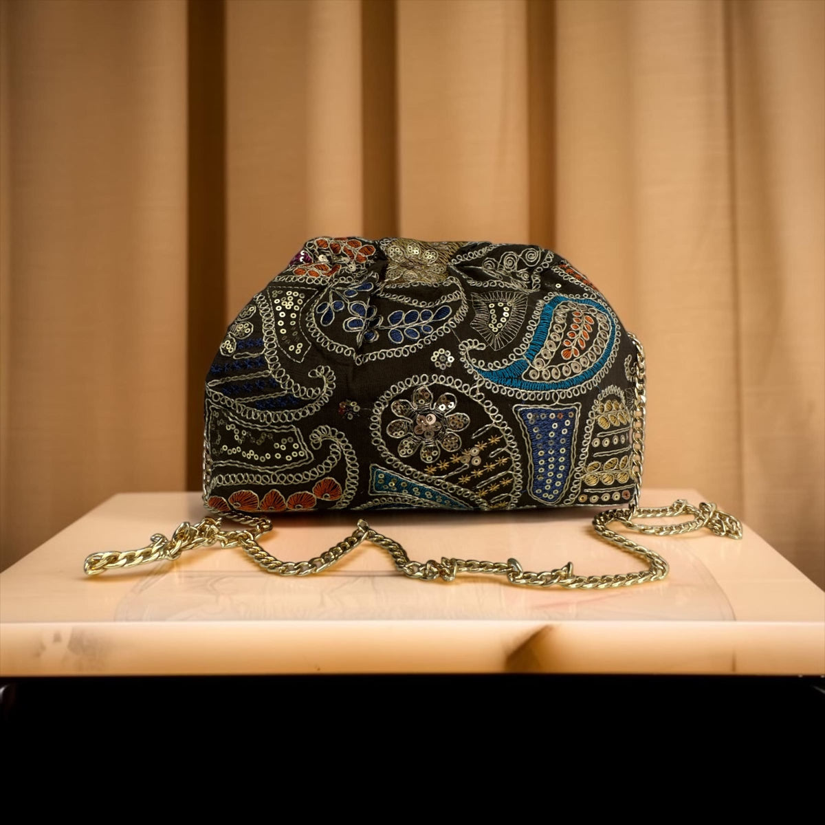 Borsa Clutch Elegante Ricamata con Paillettes e Tracolla a Catena