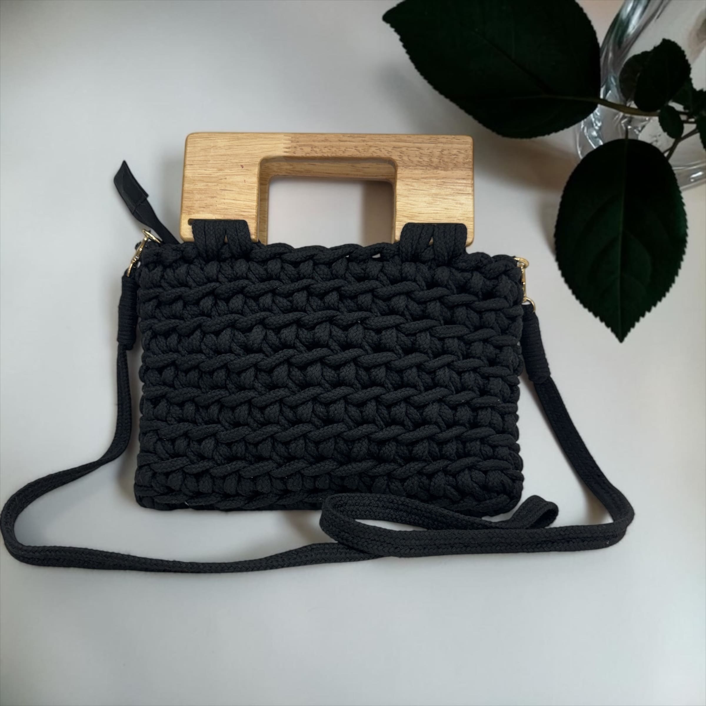 Borsa a mano in Corda Intrecciata con Manici in Legno e Tracolla