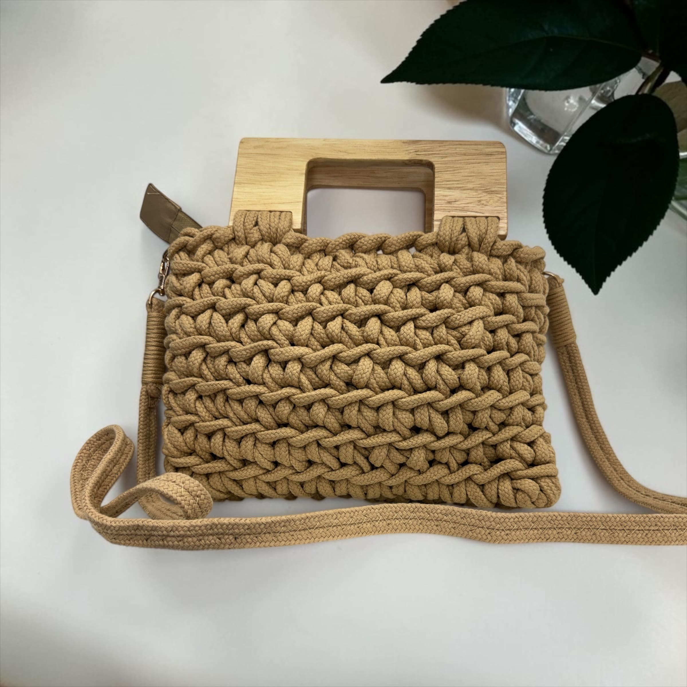 Borsa a mano in Corda Intrecciata con Manici in Legno e Tracolla
