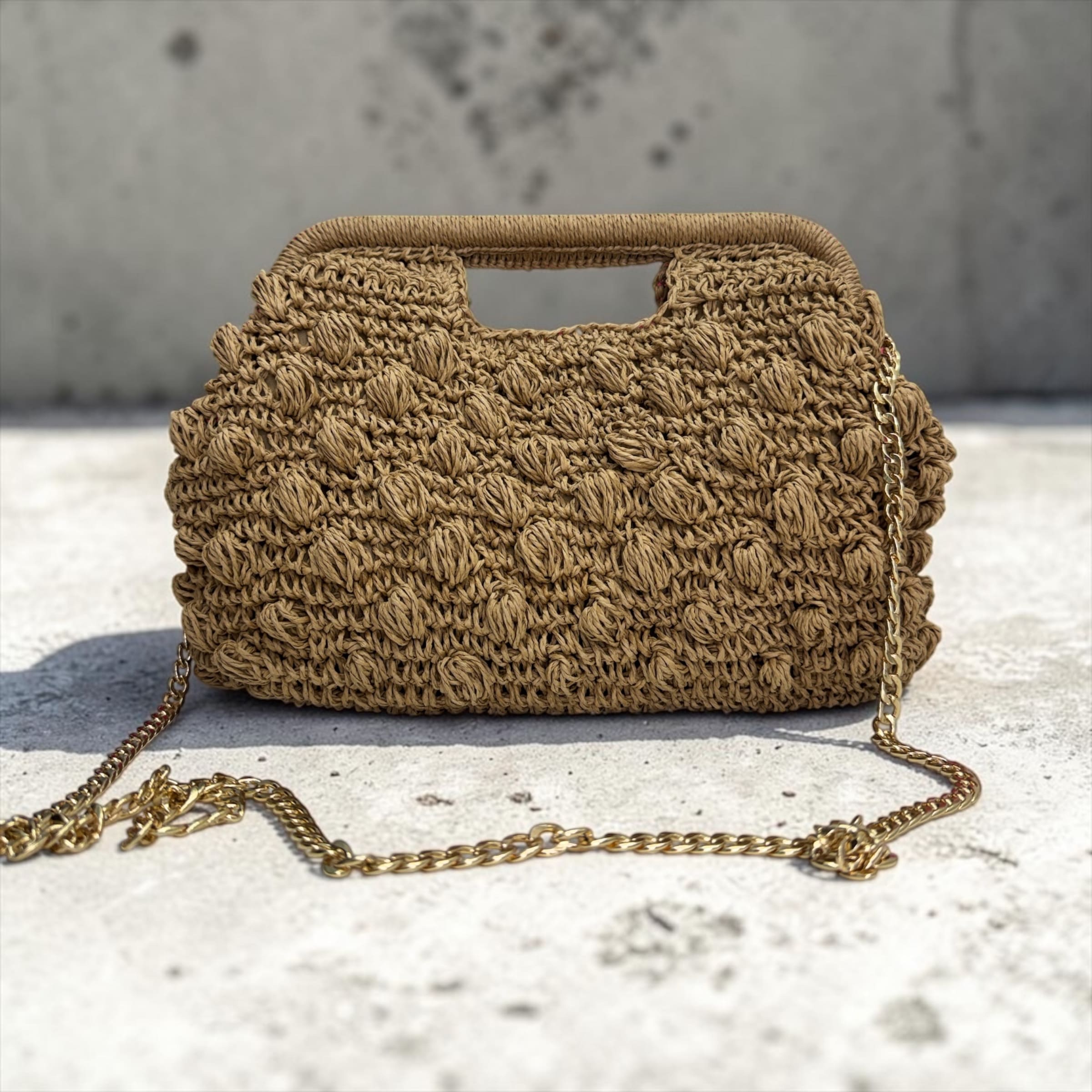 Borsa Clutch in Rafia Lavorata a Rilievo con Manico Incorporato e Tracolla Rimovibile
