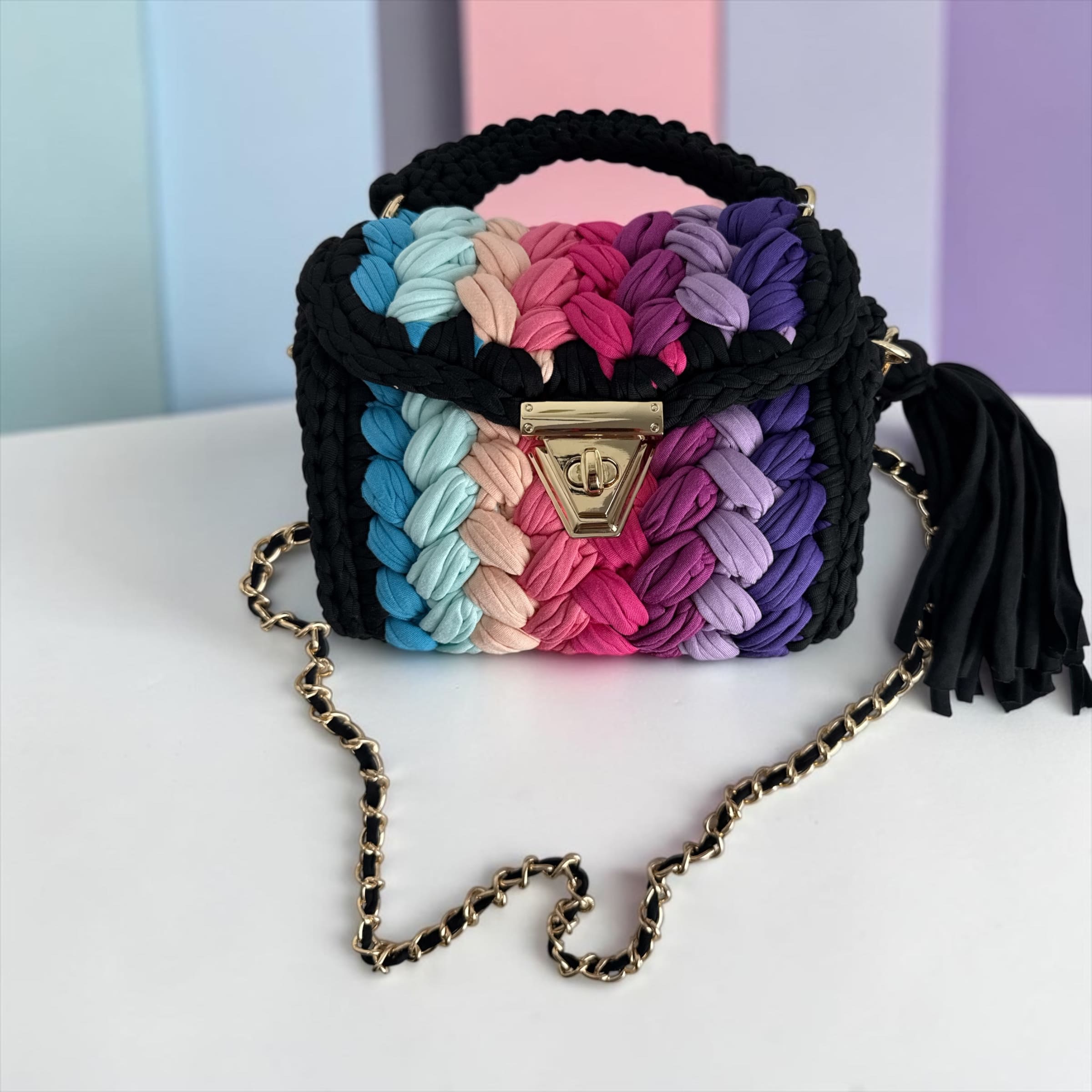 Borsetta a Uncinetto "Crochet Bag" Multicolore con Trama a Incrocio e Tracolla Rimovibile a Catena
