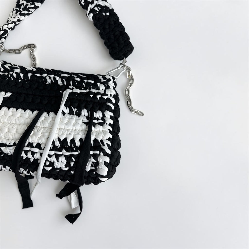 Borsa a Spalla in Fettuccia ad Uncinetto – Chic & Trendy