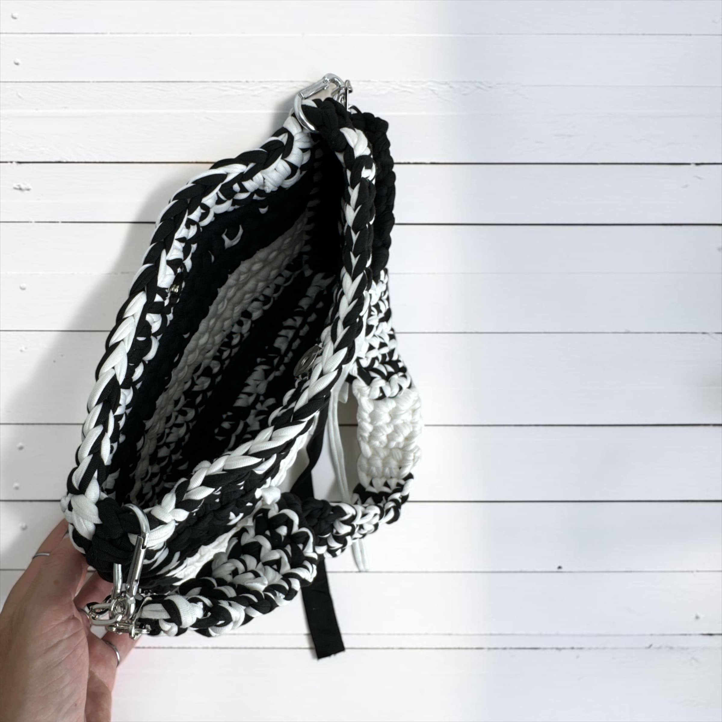 Borsa a Spalla in Fettuccia ad Uncinetto – Chic & Trendy