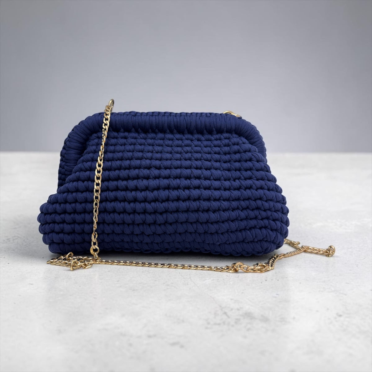 Borsa clutch in fettuccia ad uncinetto