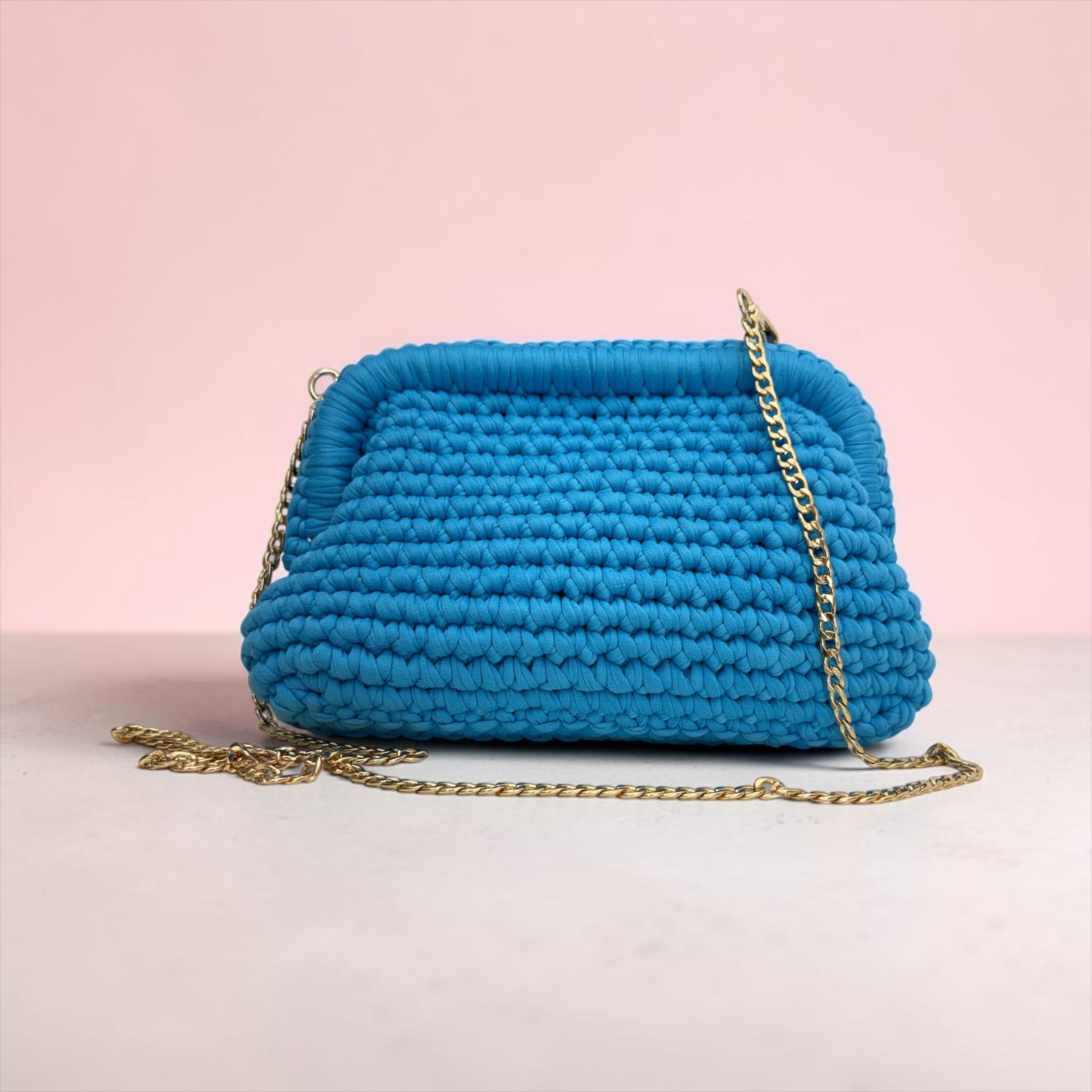 Borsa clutch in fettuccia ad uncinetto