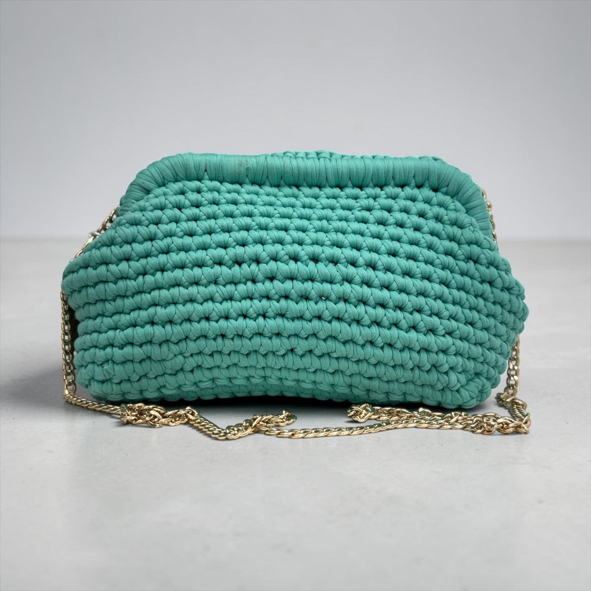 Borsa clutch in fettuccia ad uncinetto