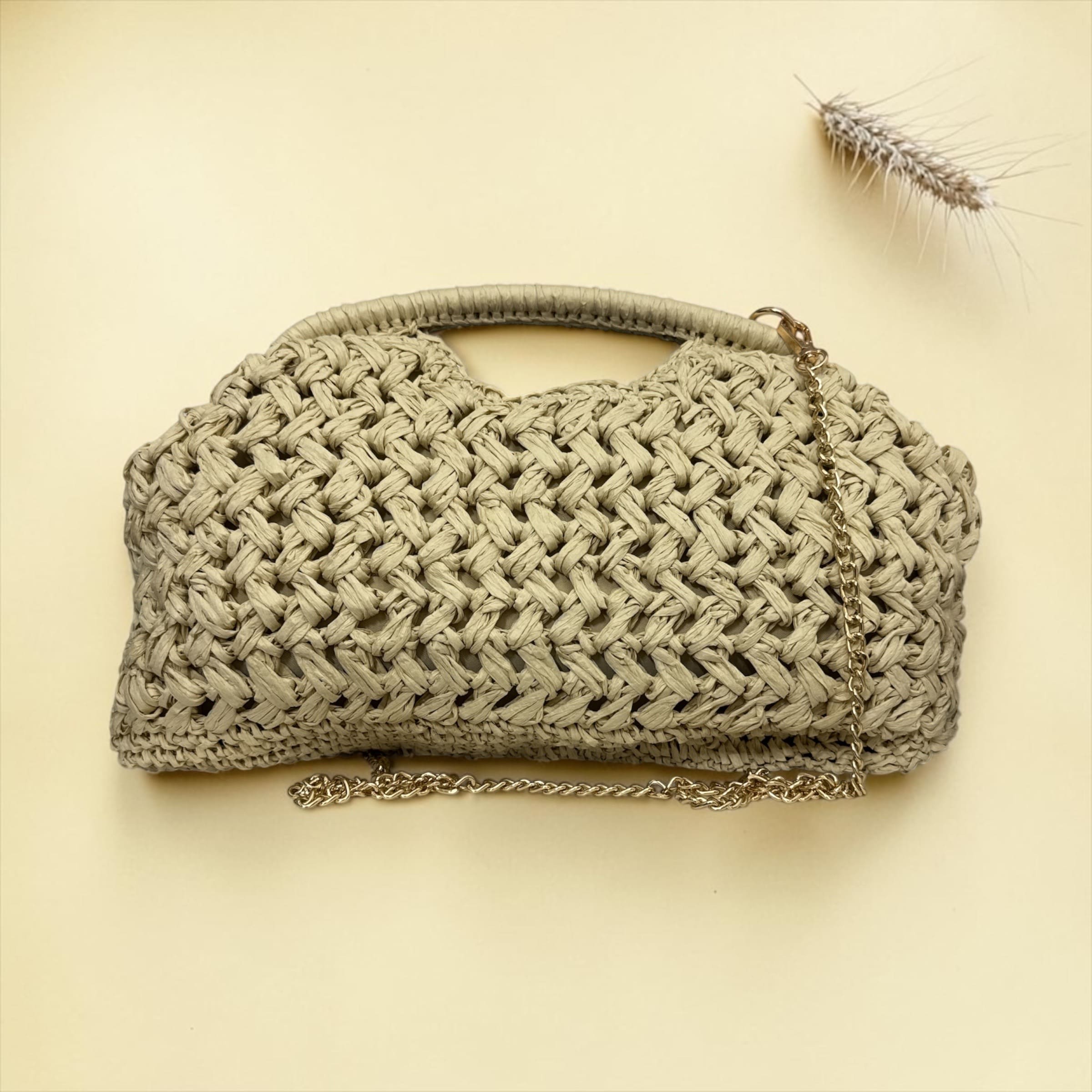 Borsa Clutch in Rafia Lavorata a Rilievo con Manico Incorporato e Tracolla Rimovibile
