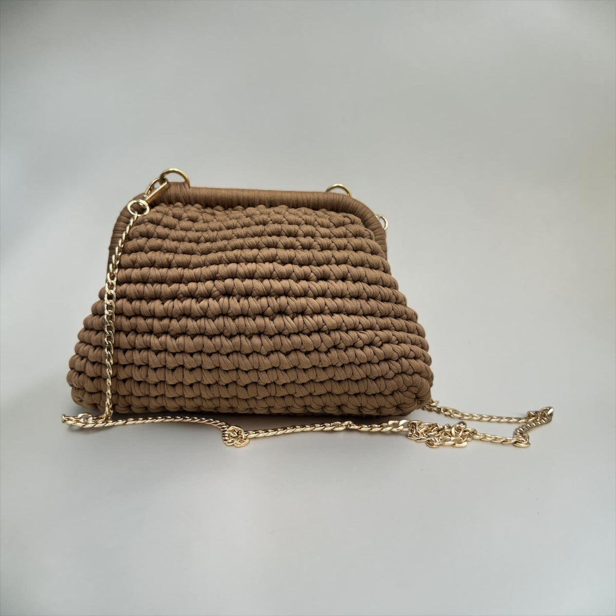 Borsa clutch in fettuccia ad uncinetto