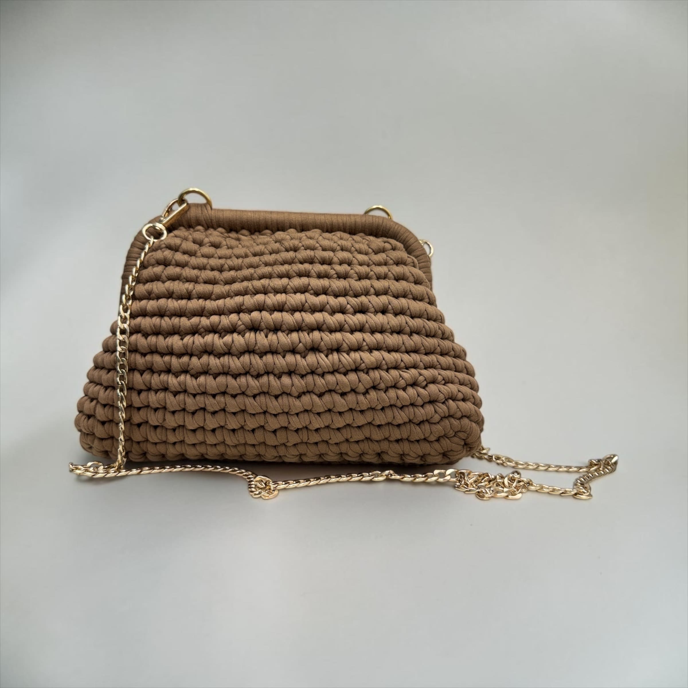 Borsa clutch in fettuccia ad uncinetto