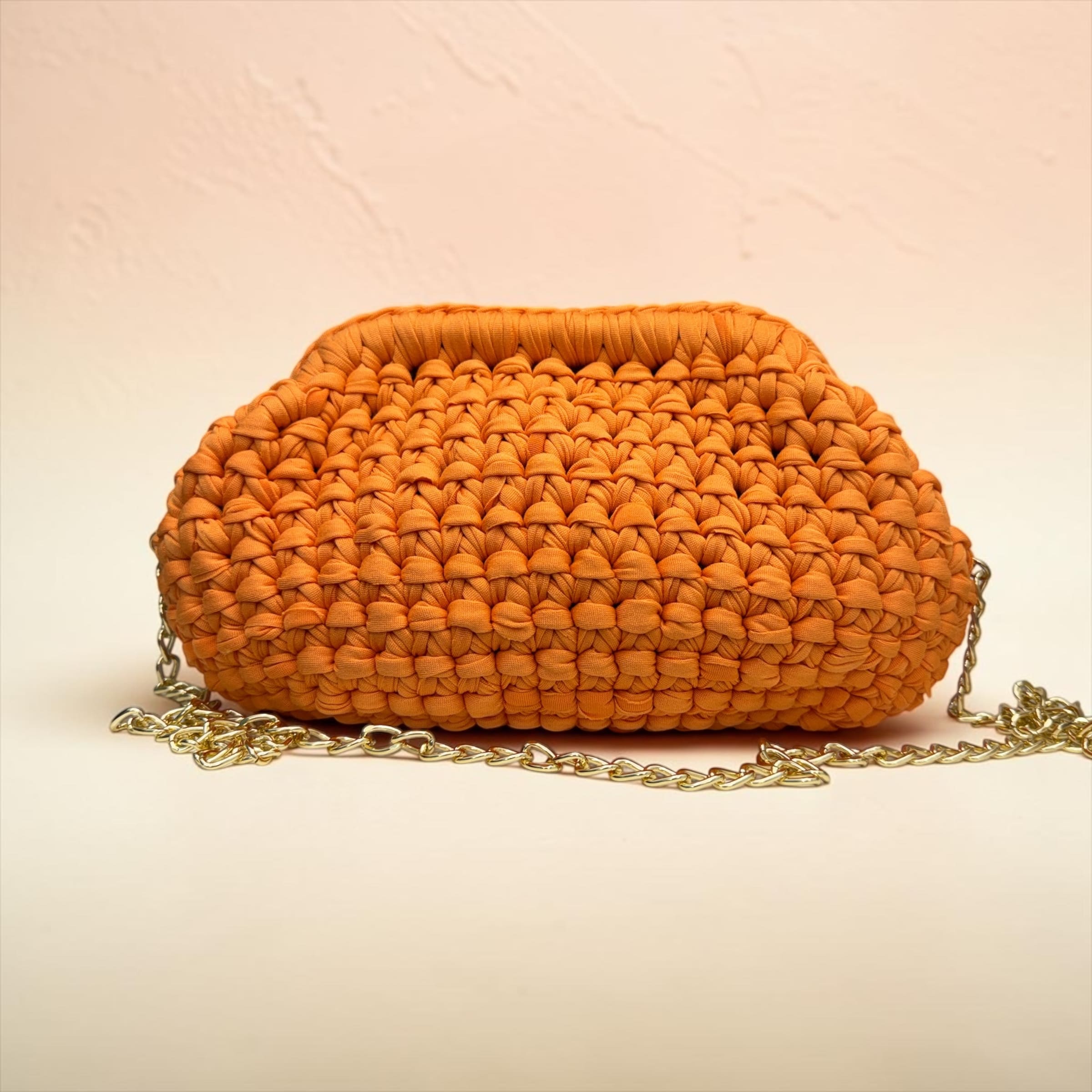 Borsa clutch in fettuccia ad uncinetto