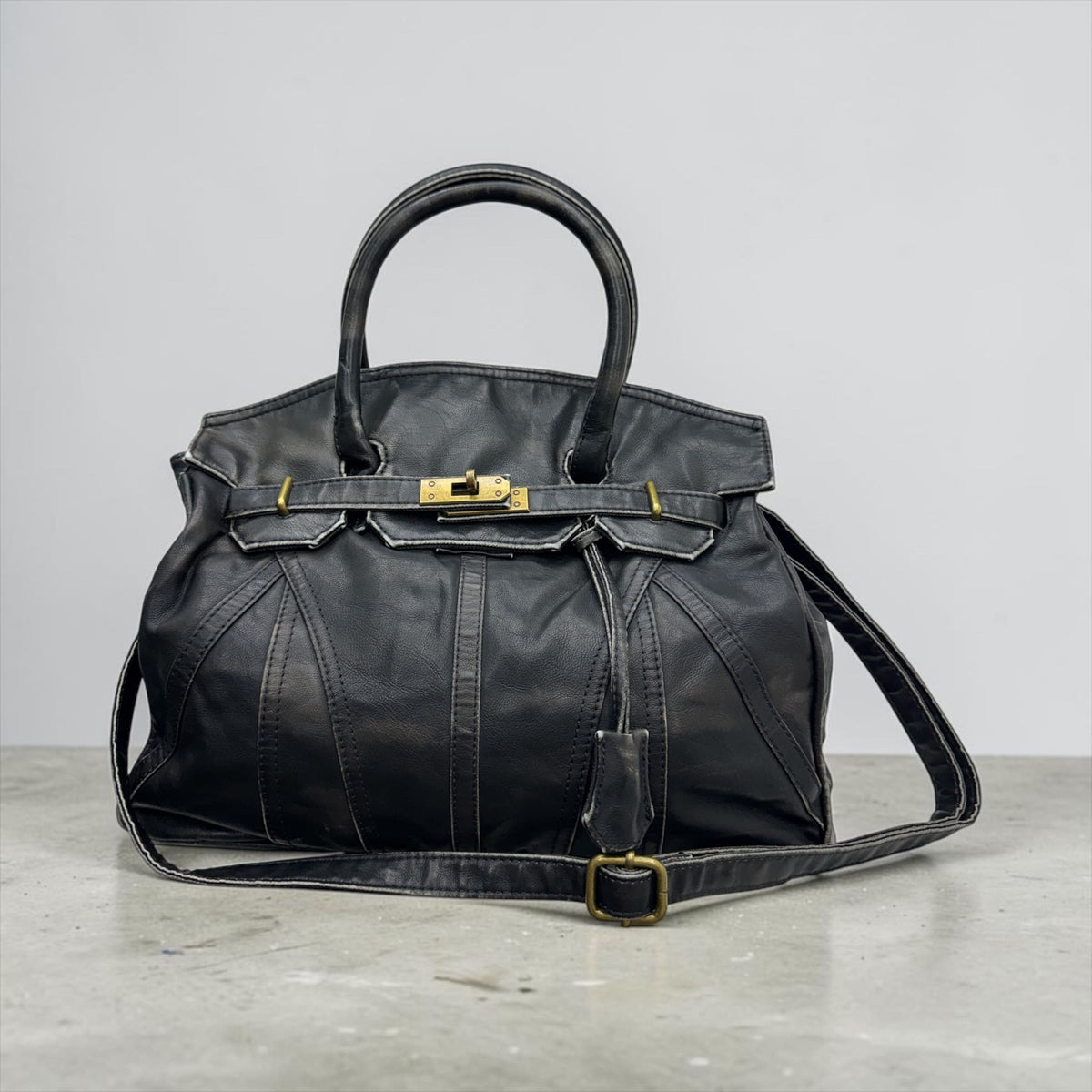 (PREORDER su whatsapp )Borsa a Mano e Tracolla Effetto Vintage con Dettagli Oro Invecchiato