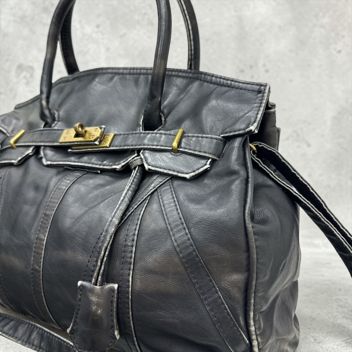 (PREORDER su whatsapp )Borsa a Mano e Tracolla Effetto Vintage con Dettagli Oro Invecchiato