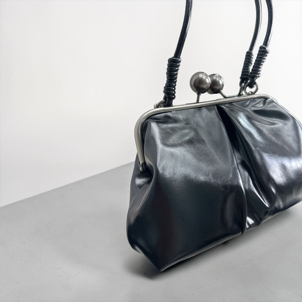 Borsa Clutch Donna in Similpelle Semi Lucida con Chiusura Clic-Clac Vintage e Tracolla