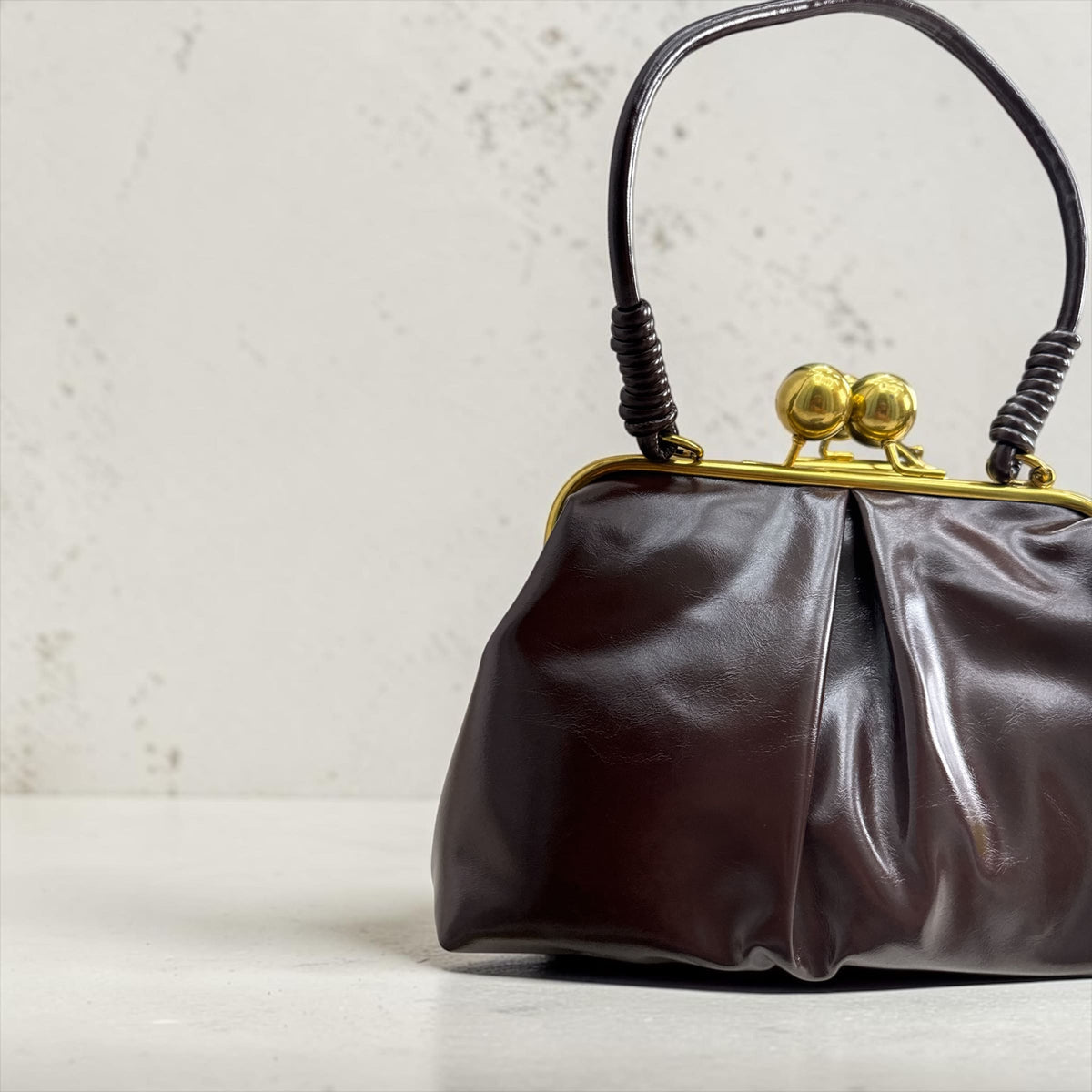 Borsa Clutch Donna in Similpelle Semi Lucida con Chiusura Clic-Clac Vintage e Tracolla