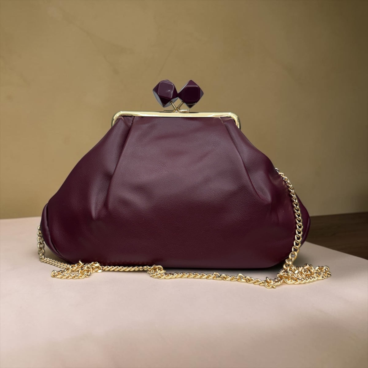 Clutch in similpelle Tinta Unita con Tracolla Dorata