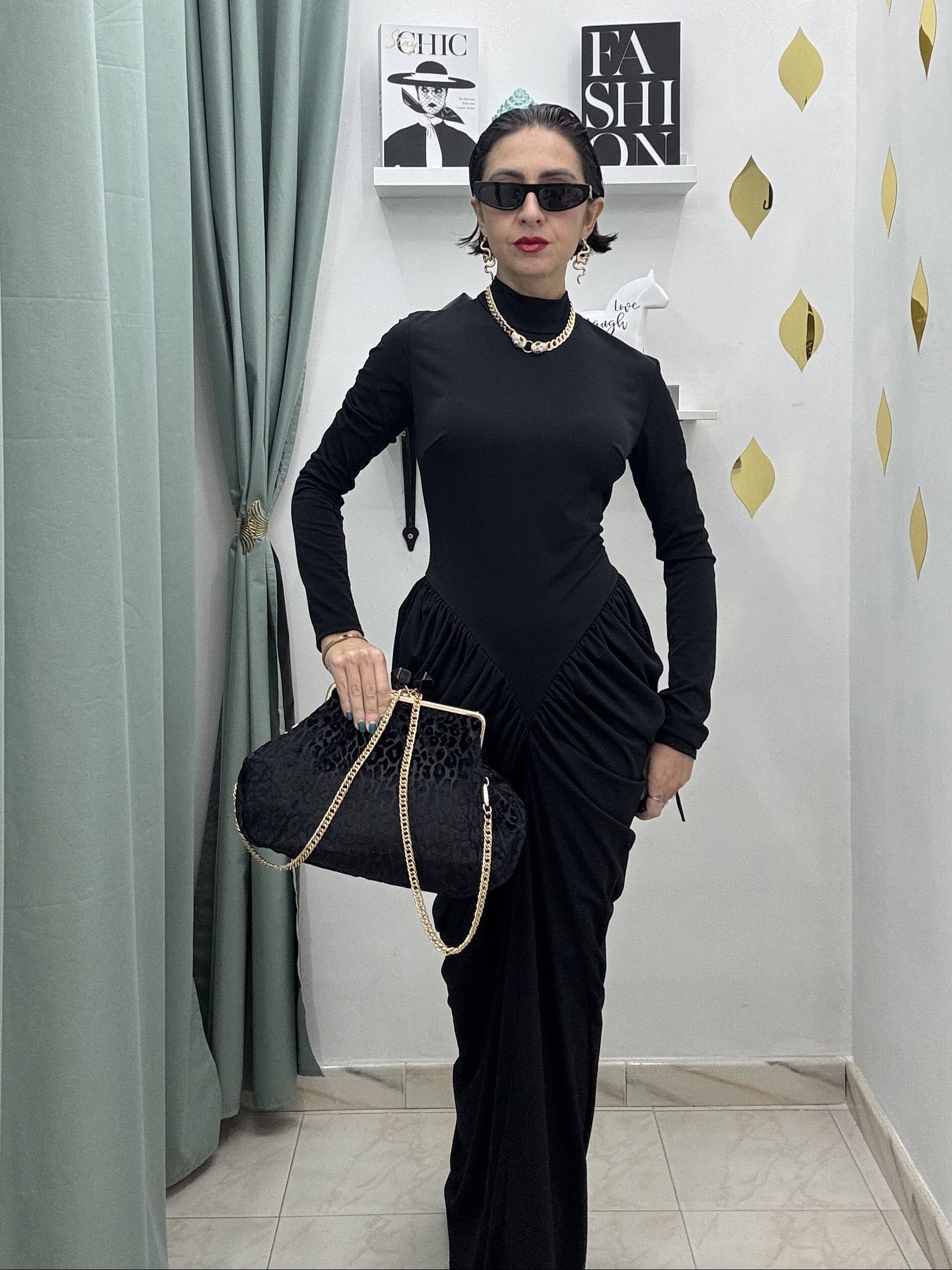 Abito Lungo Drappeggiato NERO– Eleganza Senza Tempo