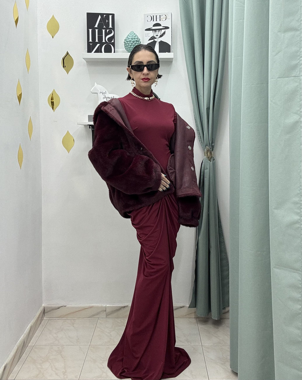Abito Lungo Drappeggiato BORDEAUX – Eleganza Senza Tempo