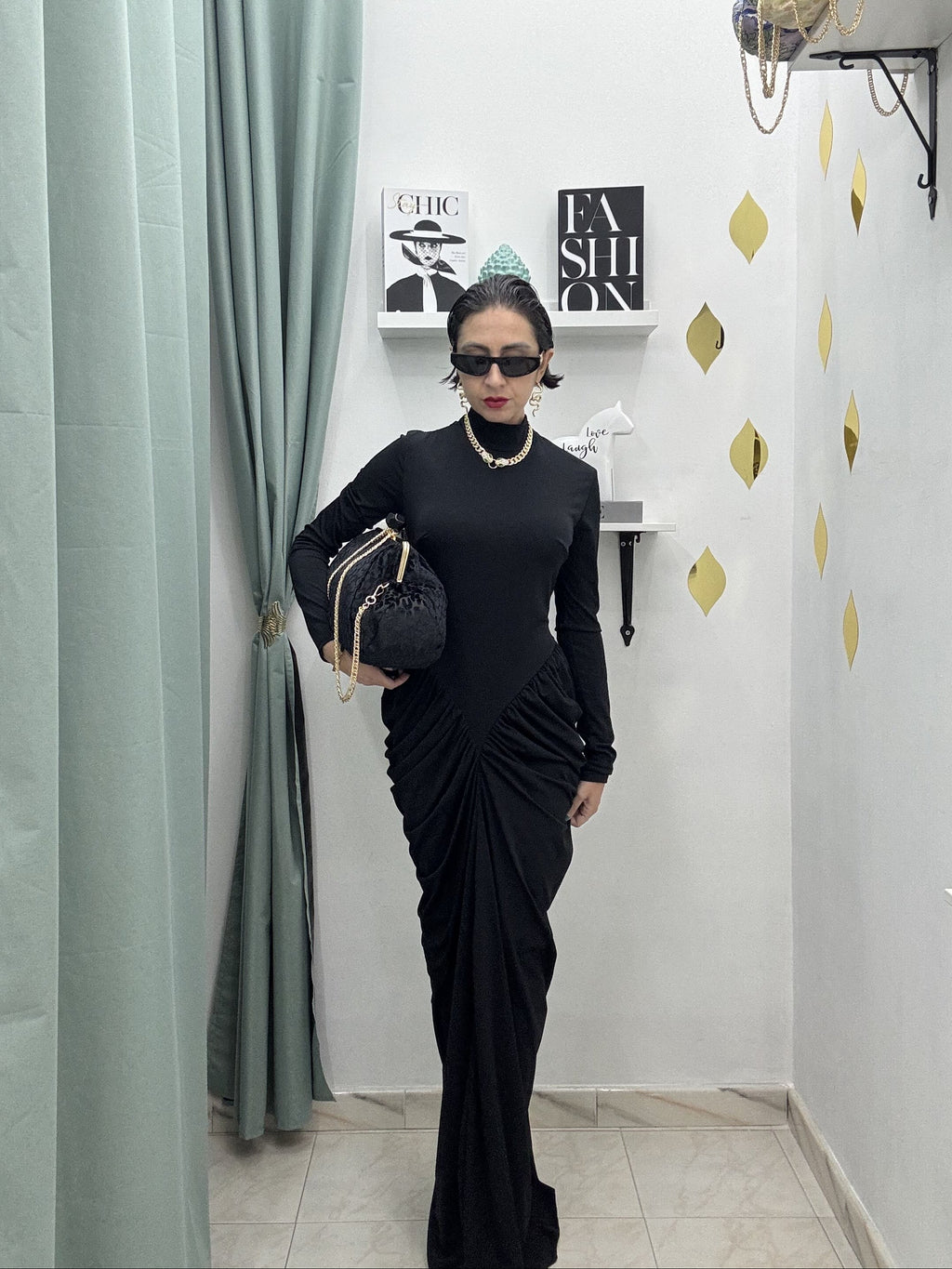 Abito Lungo Drappeggiato NERO– Eleganza Senza Tempo