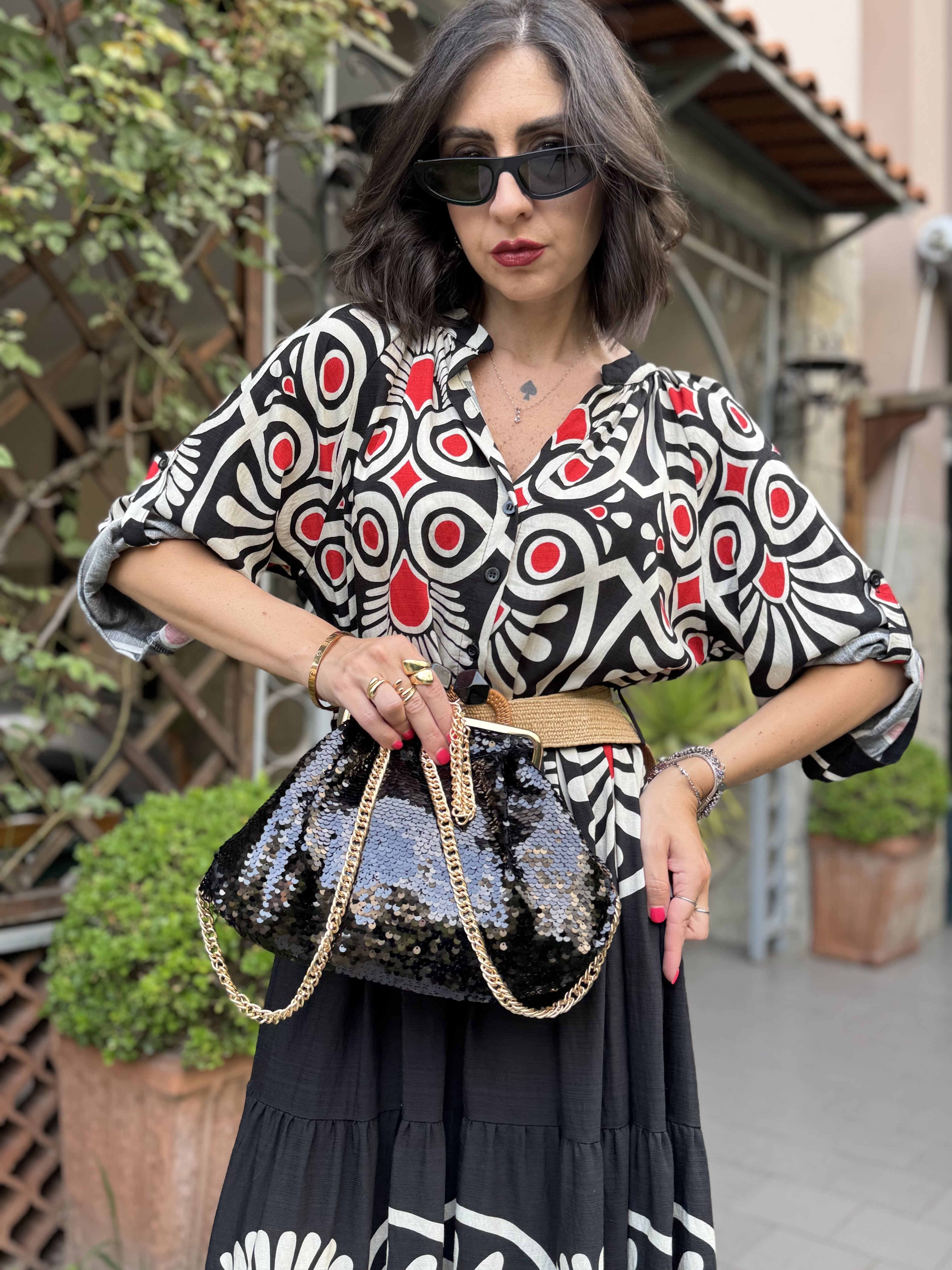 Clutch con Paillettes e Tracolla Dorata – Brilla in Ogni Occasione