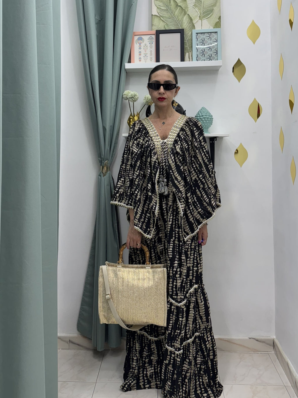 Abito Lungo nero e beige con Volant a Giro Maniche – Elegante e Romantico | Taglie SM e ML