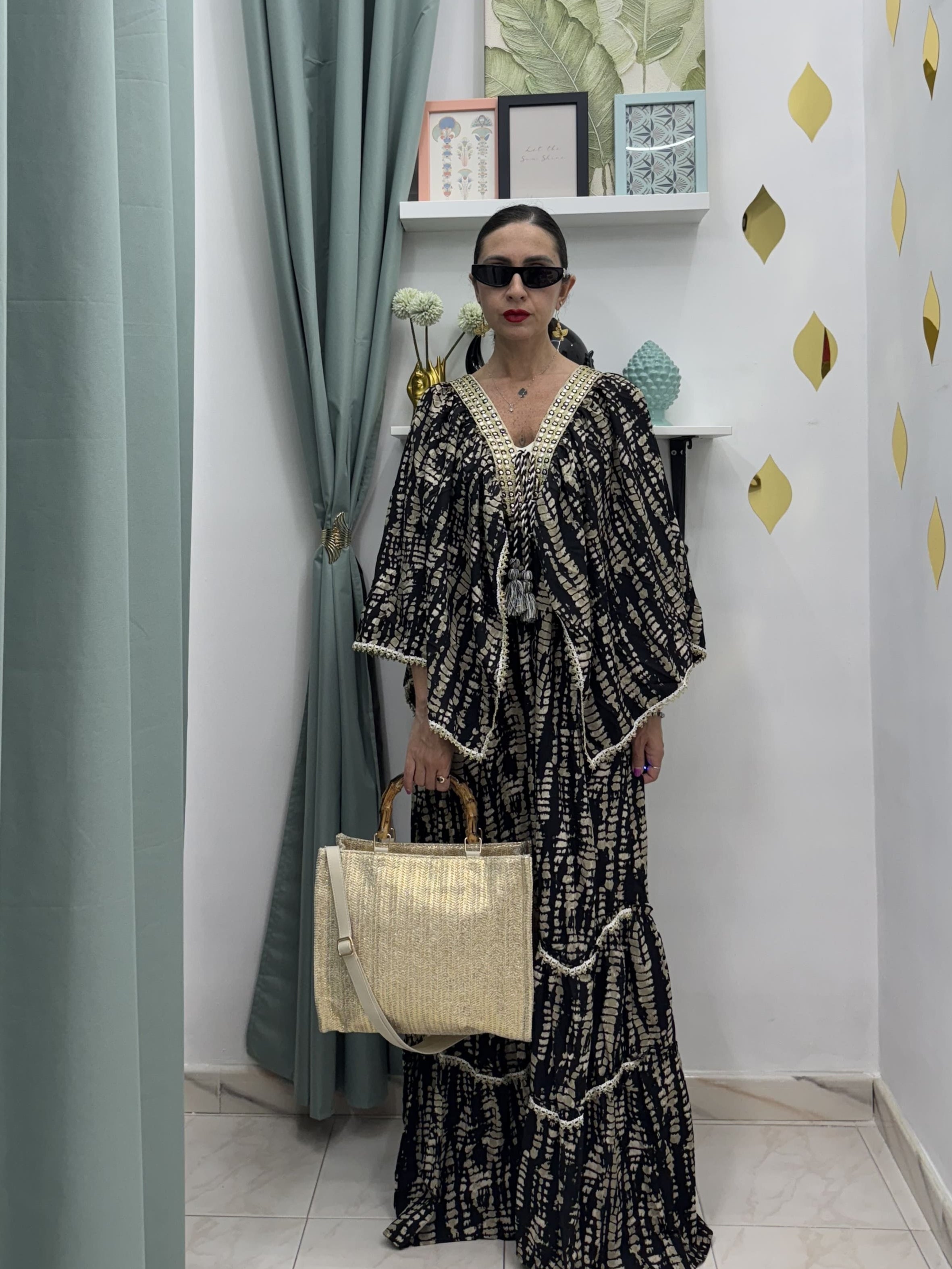 Abito Lungo nero e beige con Volant a Giro Maniche – Elegante e Romantico | Taglie SM e ML