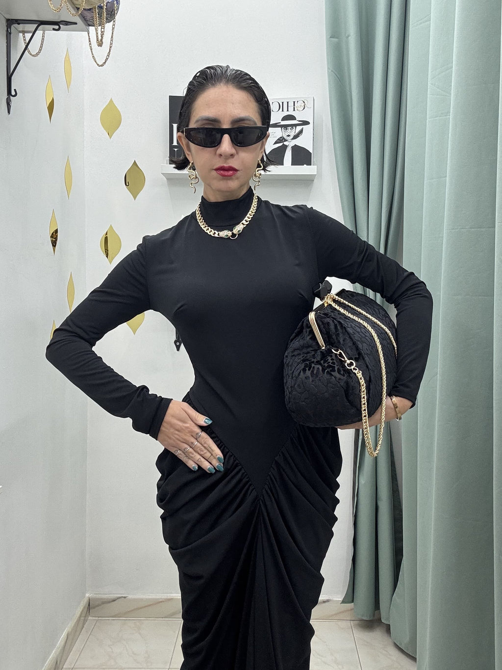 Abito Lungo Drappeggiato NERO– Eleganza Senza Tempo