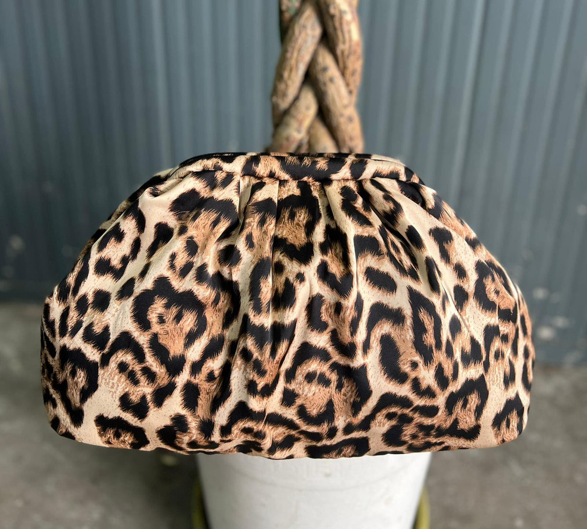 Borsa Clutch Donna in Tessuto Rasato con Tracolla a Catena