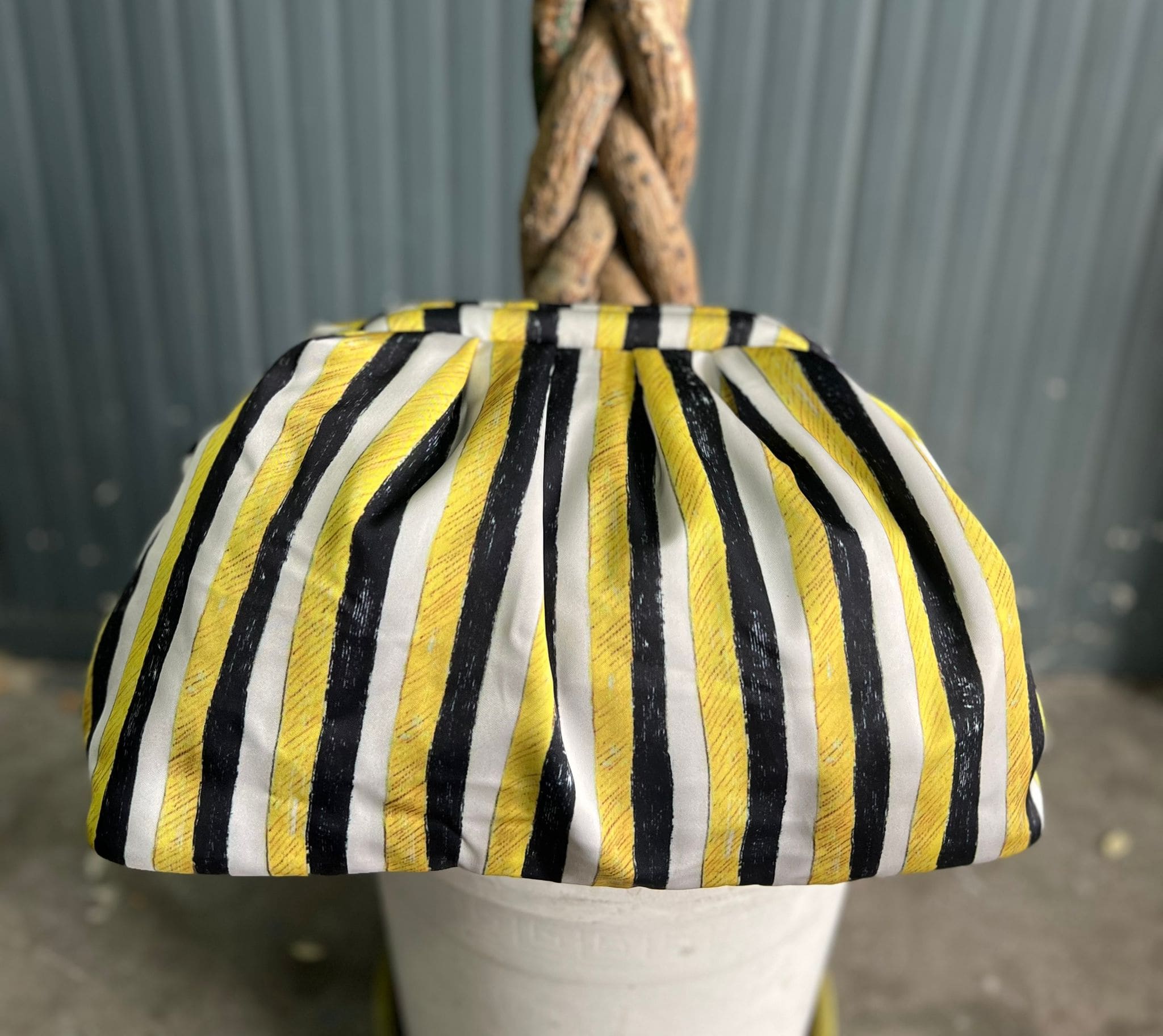 Borsa Clutch Donna in Tessuto Rasato con Tracolla a Catena