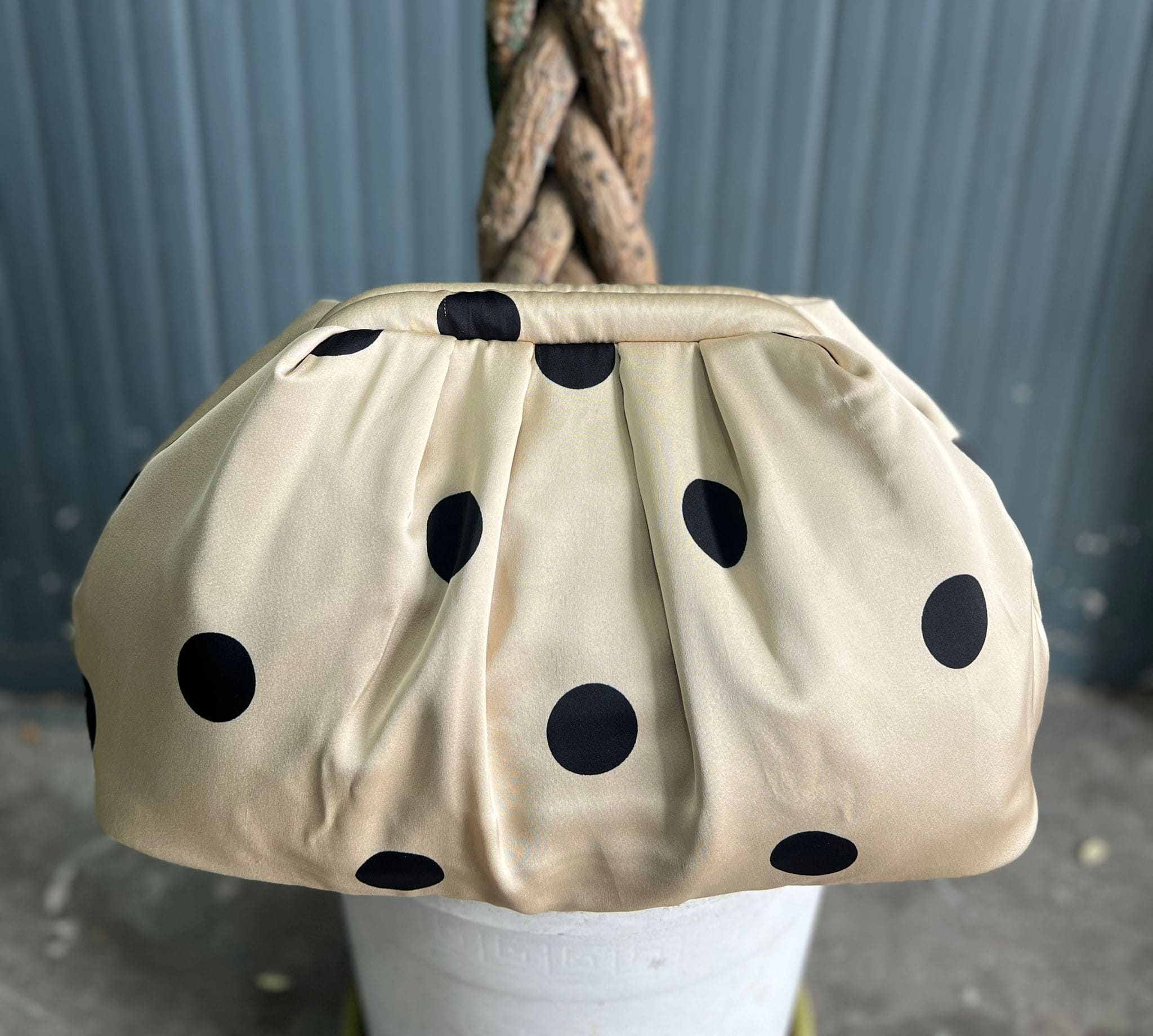 Borsa Clutch Donna in Tessuto Rasato con Tracolla a Catena