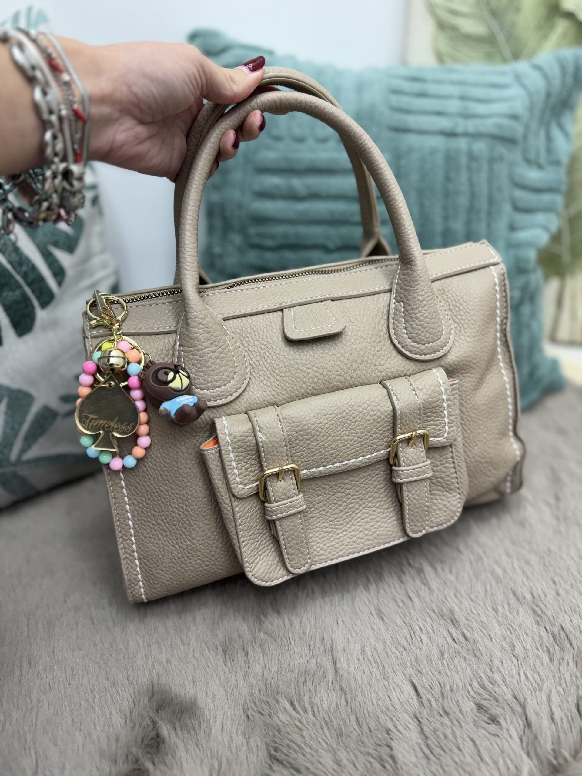Borsa a mano con la tasca davanti