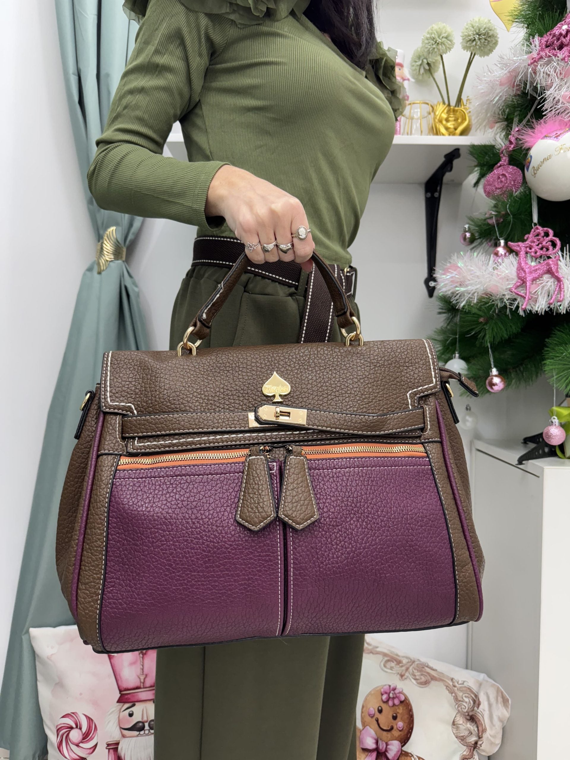 Borsa a mano con due tasche davanti