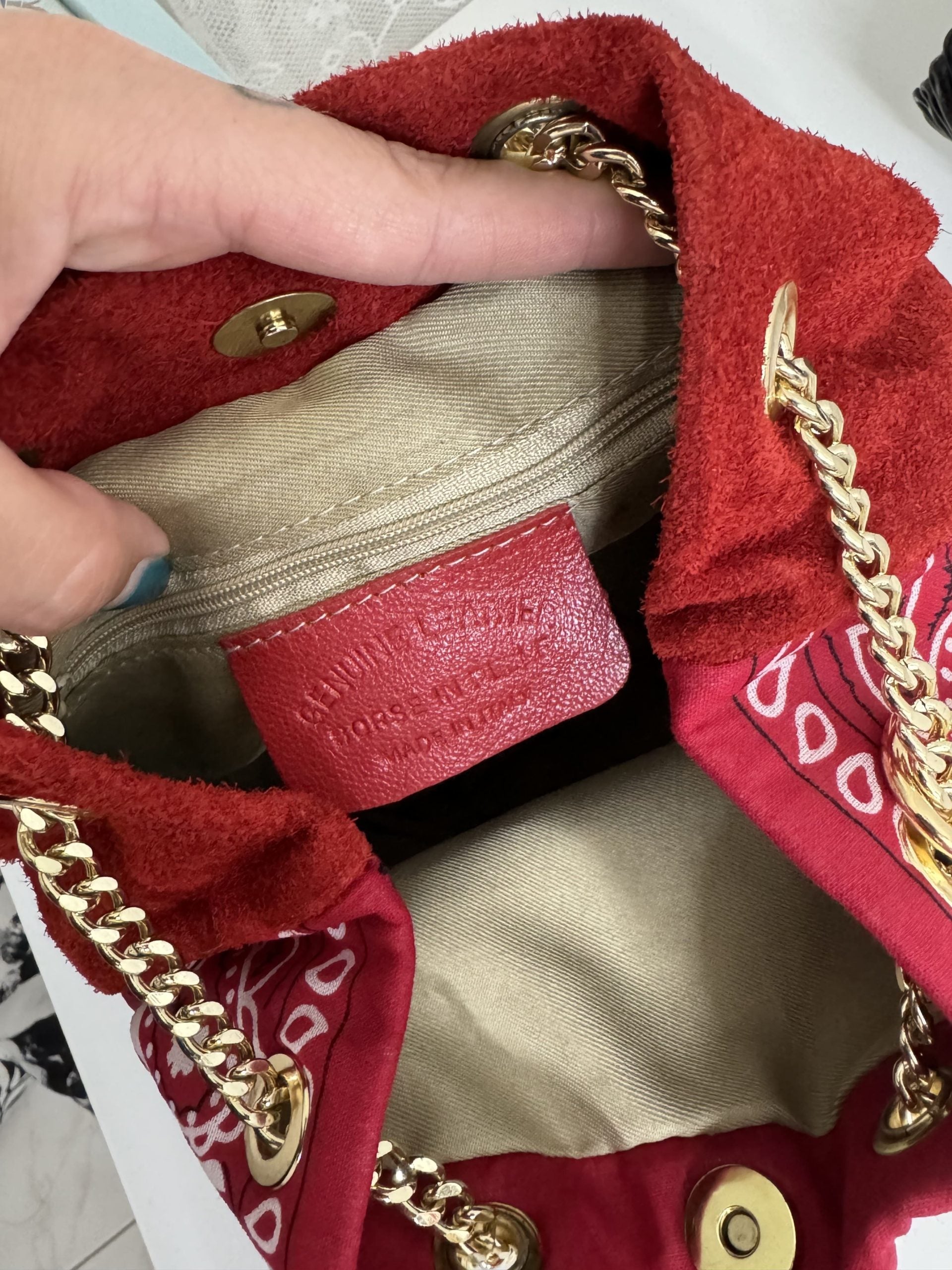 Borsa a secchiello motivo bandana in camoscio