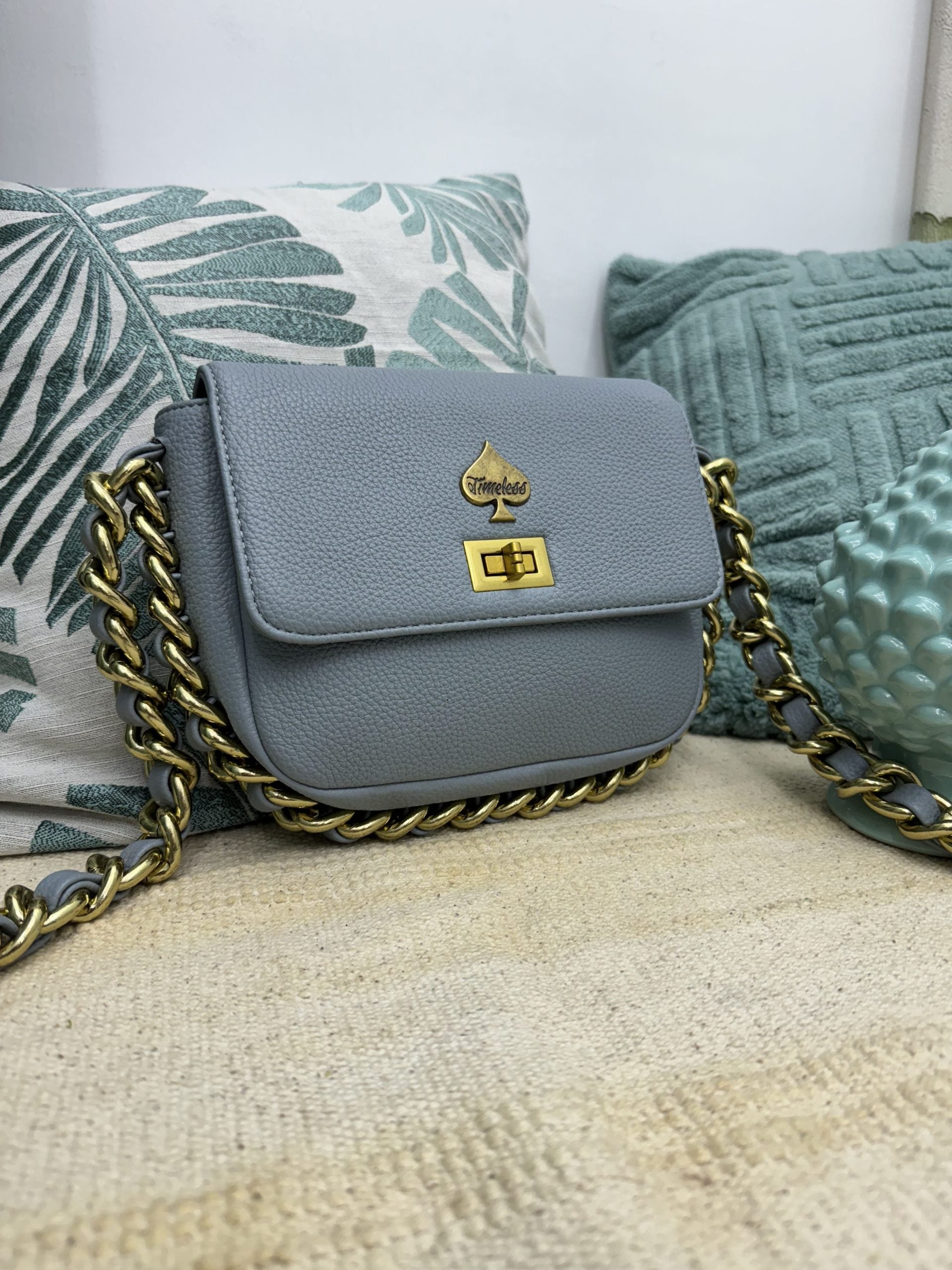 Borsa con catena intorno a losanga