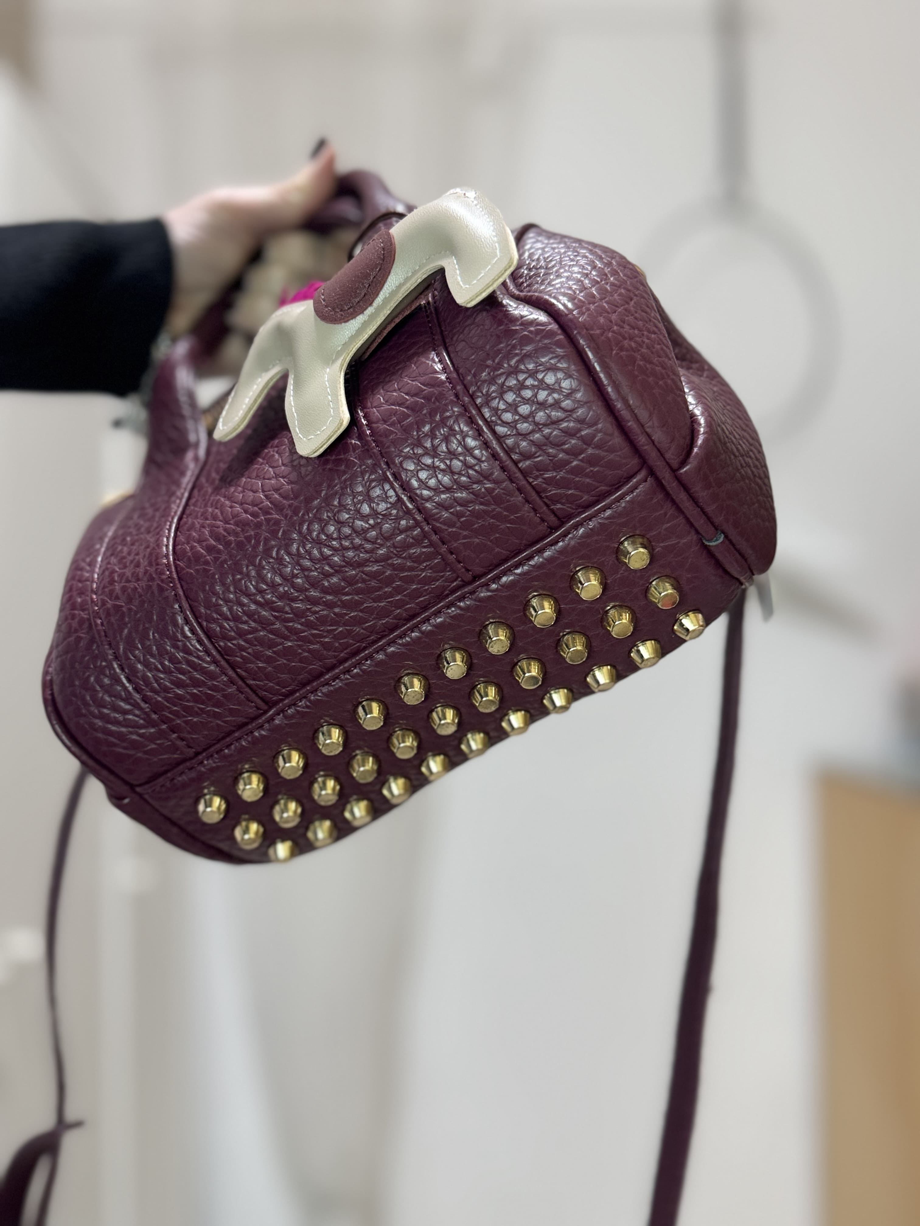 Borsa a Tracolla Media in Similpelle Martellata Top Quality – Eleganza e Funzionalità in un Unico Accessorio