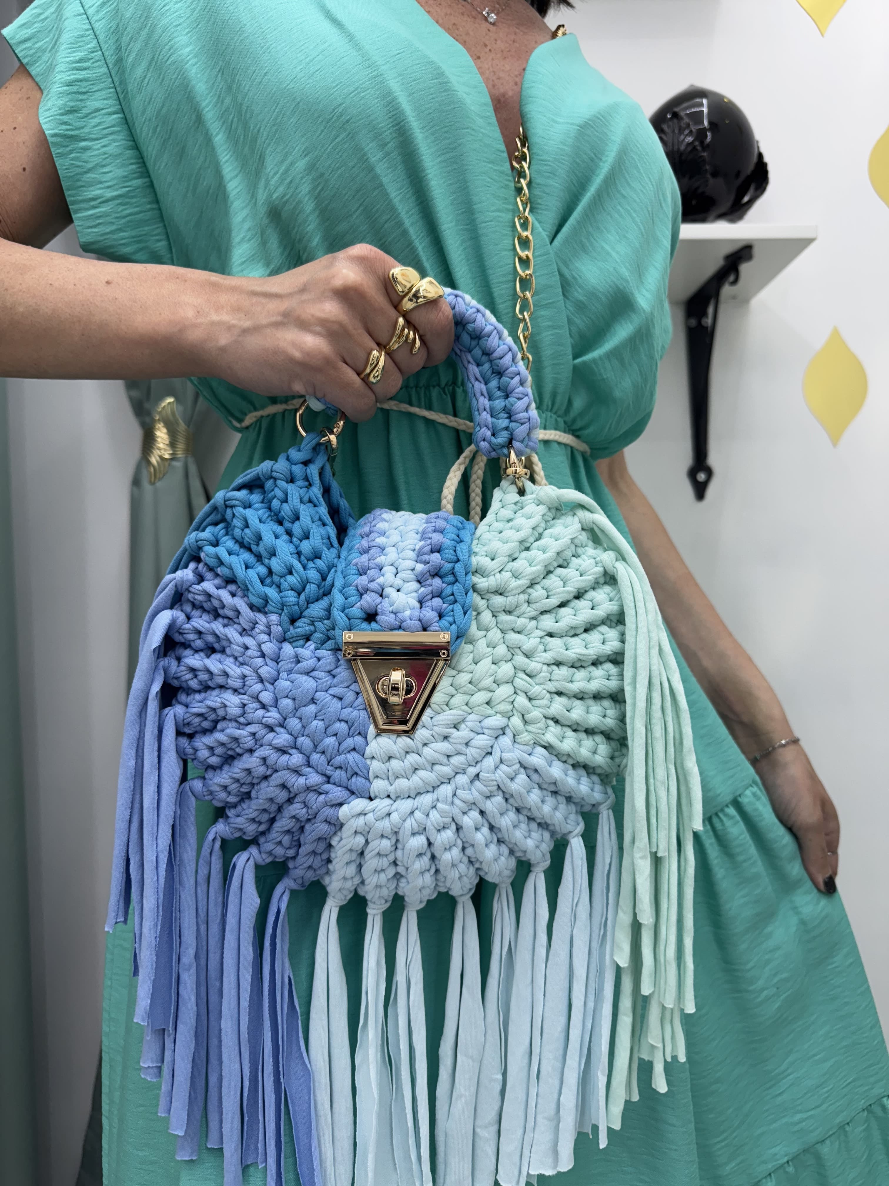 Borsa a uncinetto con frange e tracolla rimovibile
