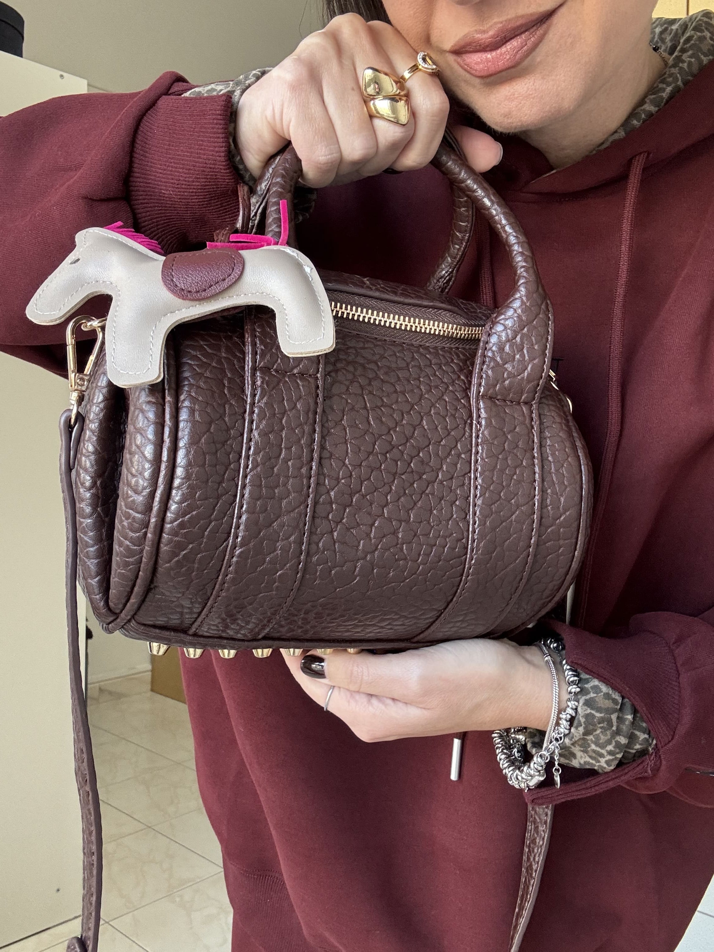 Borsa a Tracolla Media in Similpelle Martellata Top Quality – Eleganza e Funzionalità in un Unico Accessorio