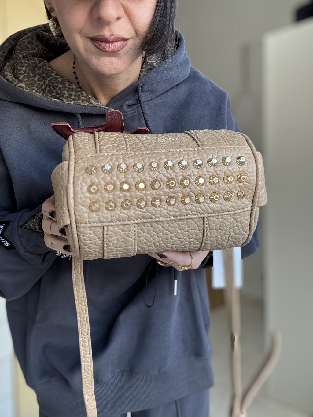 Borsa a Tracolla Media in Similpelle Martellata Top Quality – Eleganza e Funzionalità in un Unico Accessorio