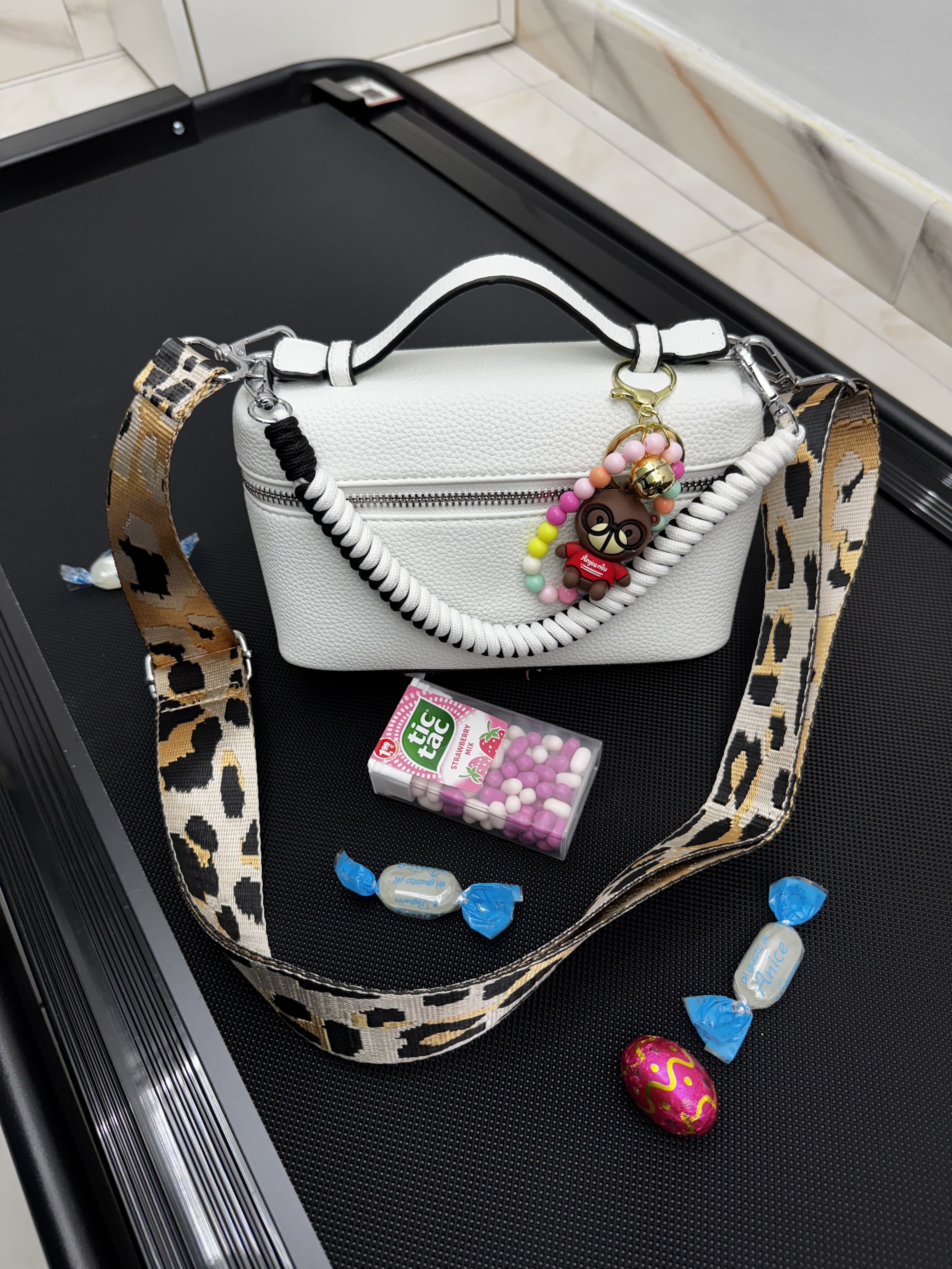 Borsa con tracolla maculata in stoffa e charme