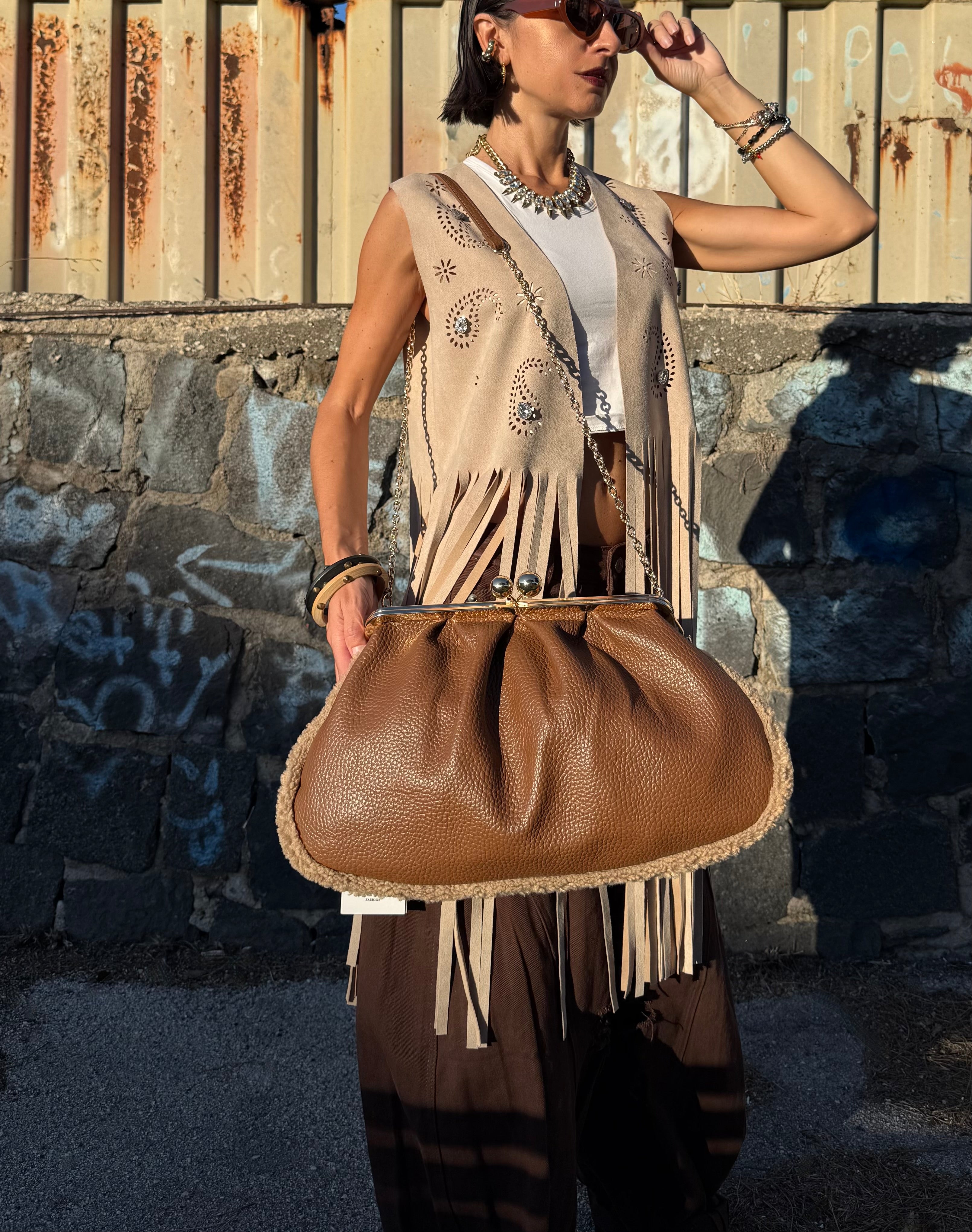 Maxi Clutch Cuoio – Stile vintage contemporaneo