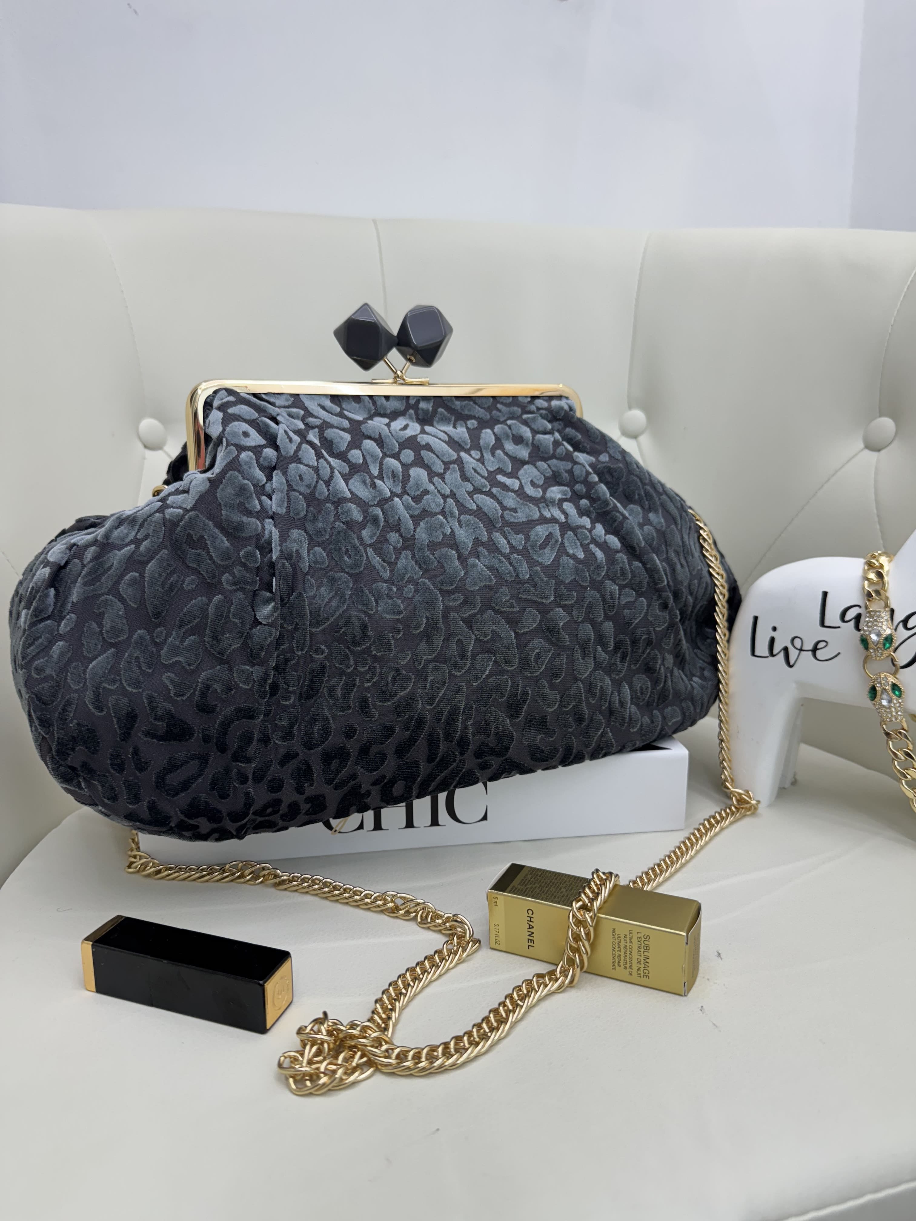Clutch Maxi in Stoffa con Dettagli in Ciniglia – Fantasie Floreali, Maculate e Tropicali
