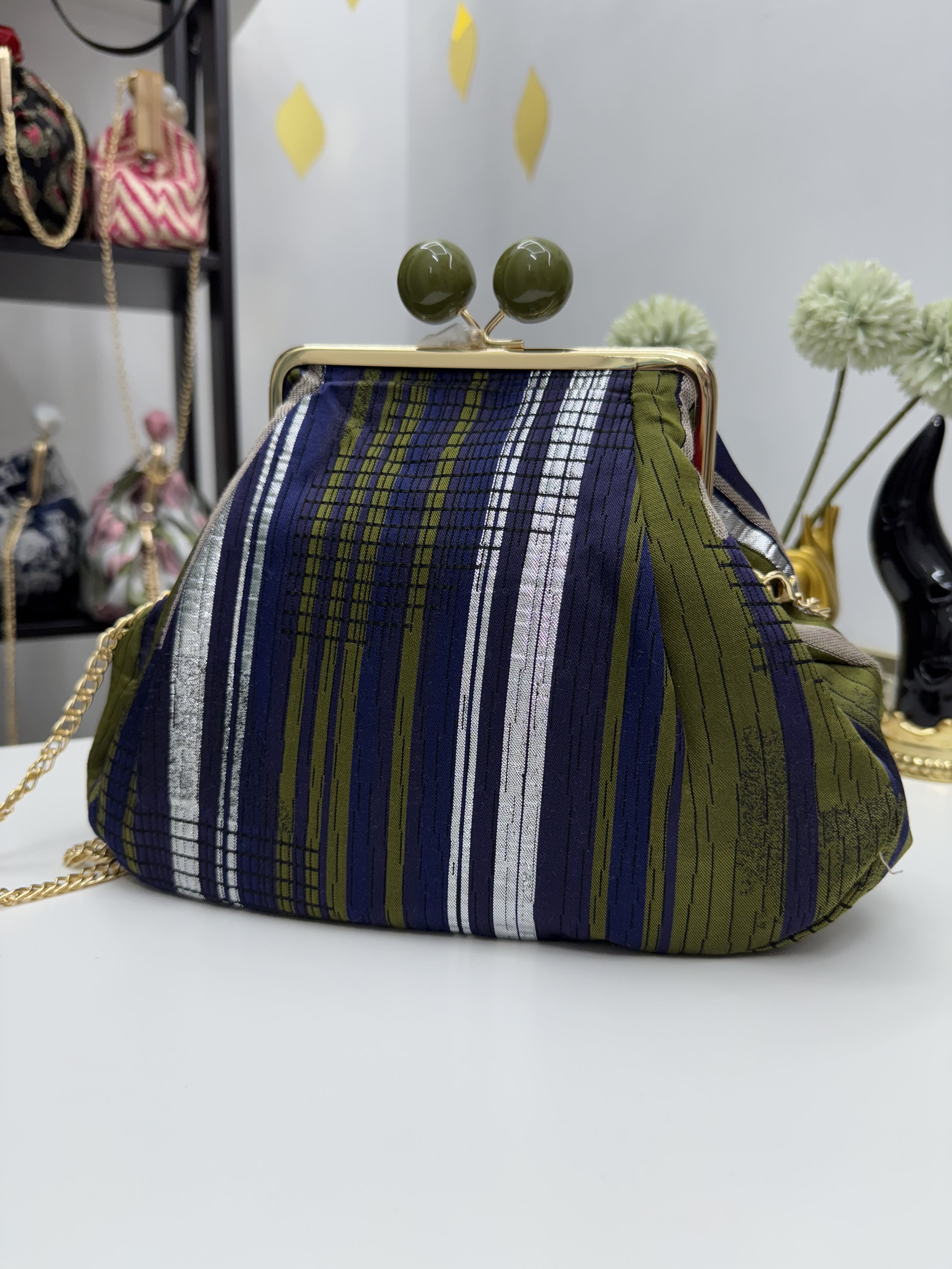 Borsa clutch in tessuto jacquard in fantasia astratta