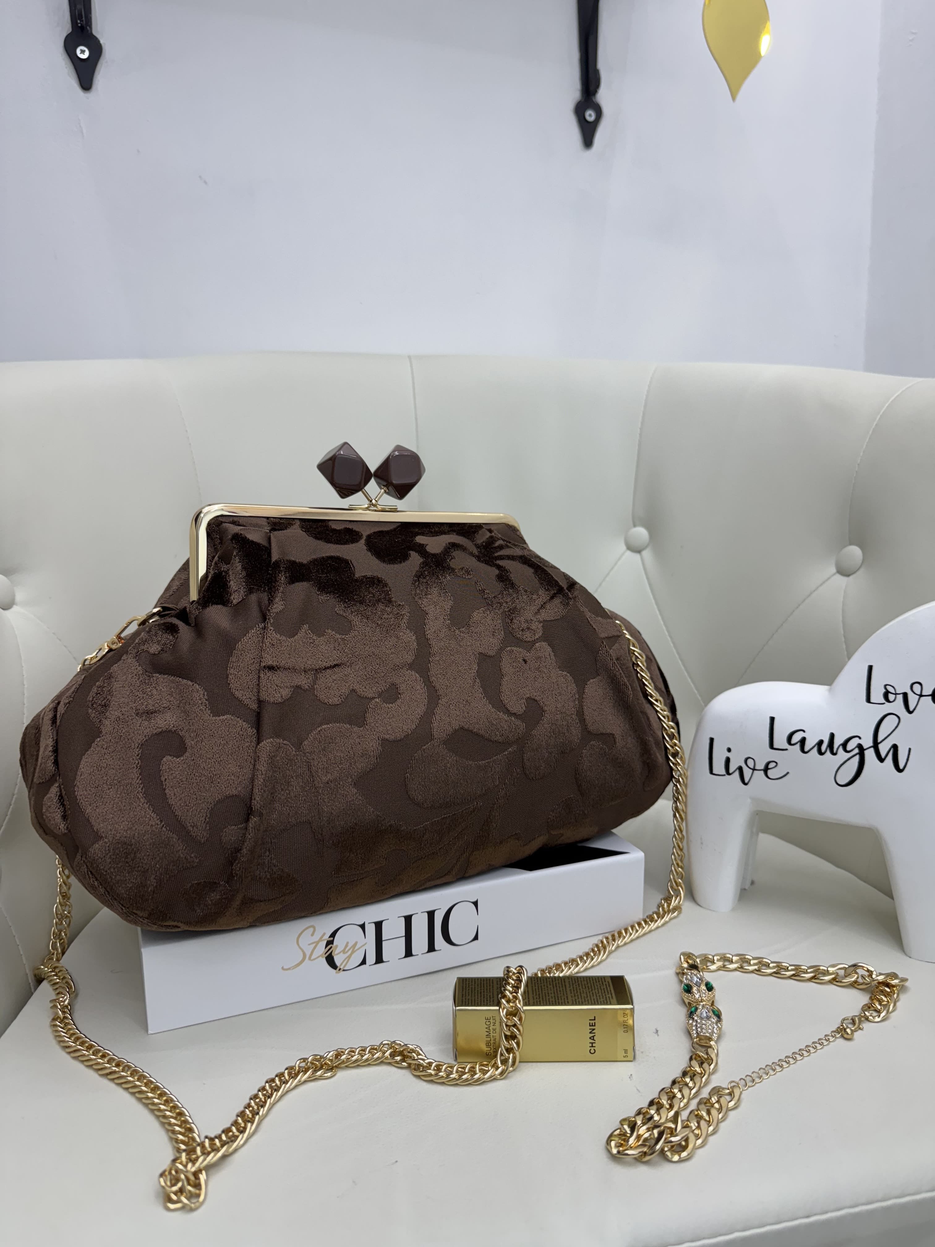 Clutch Maxi in Stoffa con Dettagli in Ciniglia – Fantasie Floreali, Maculate e Tropicali