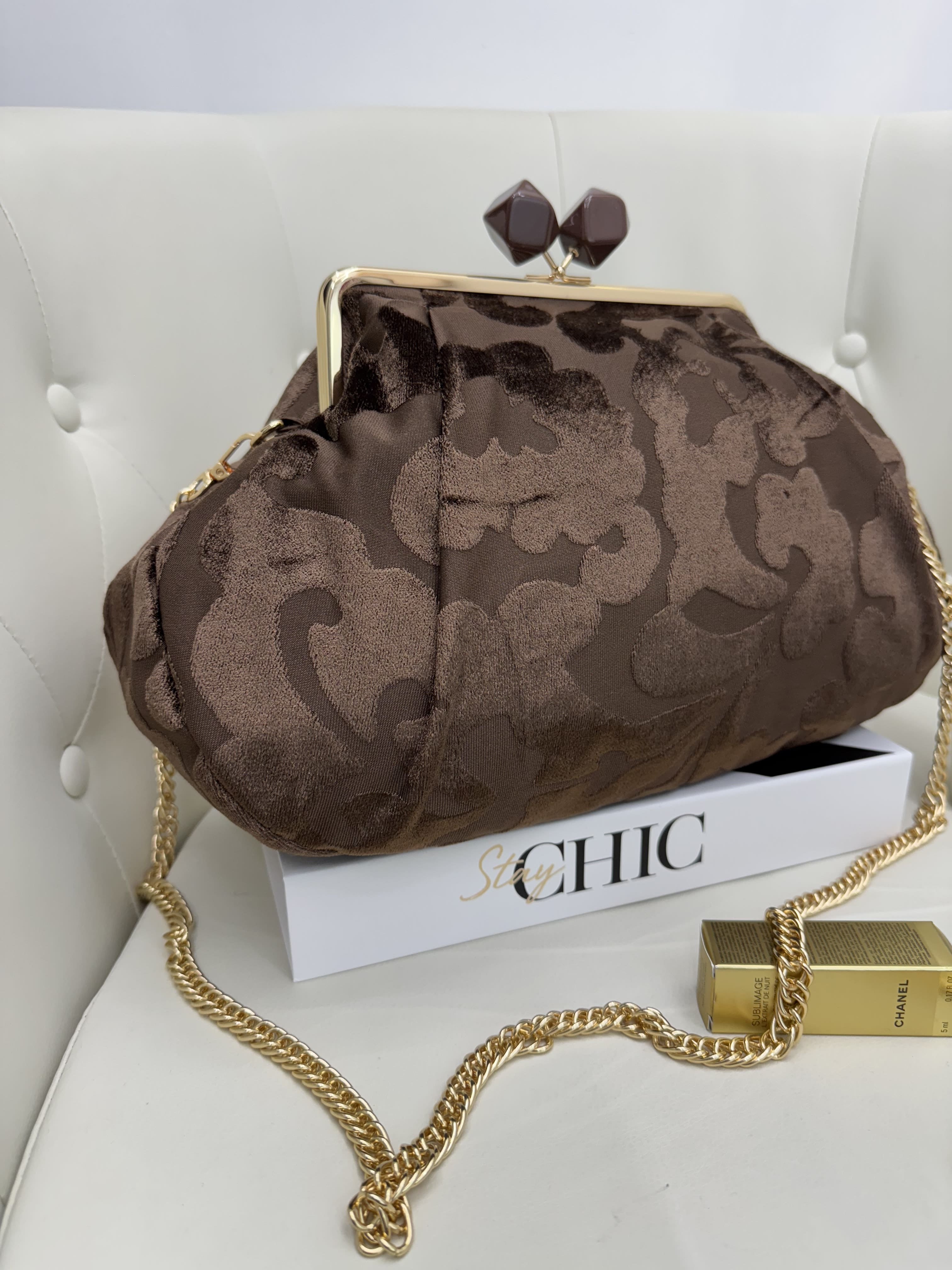 Clutch Maxi in Stoffa con Dettagli in Ciniglia – Fantasie Floreali, Maculate e Tropicali