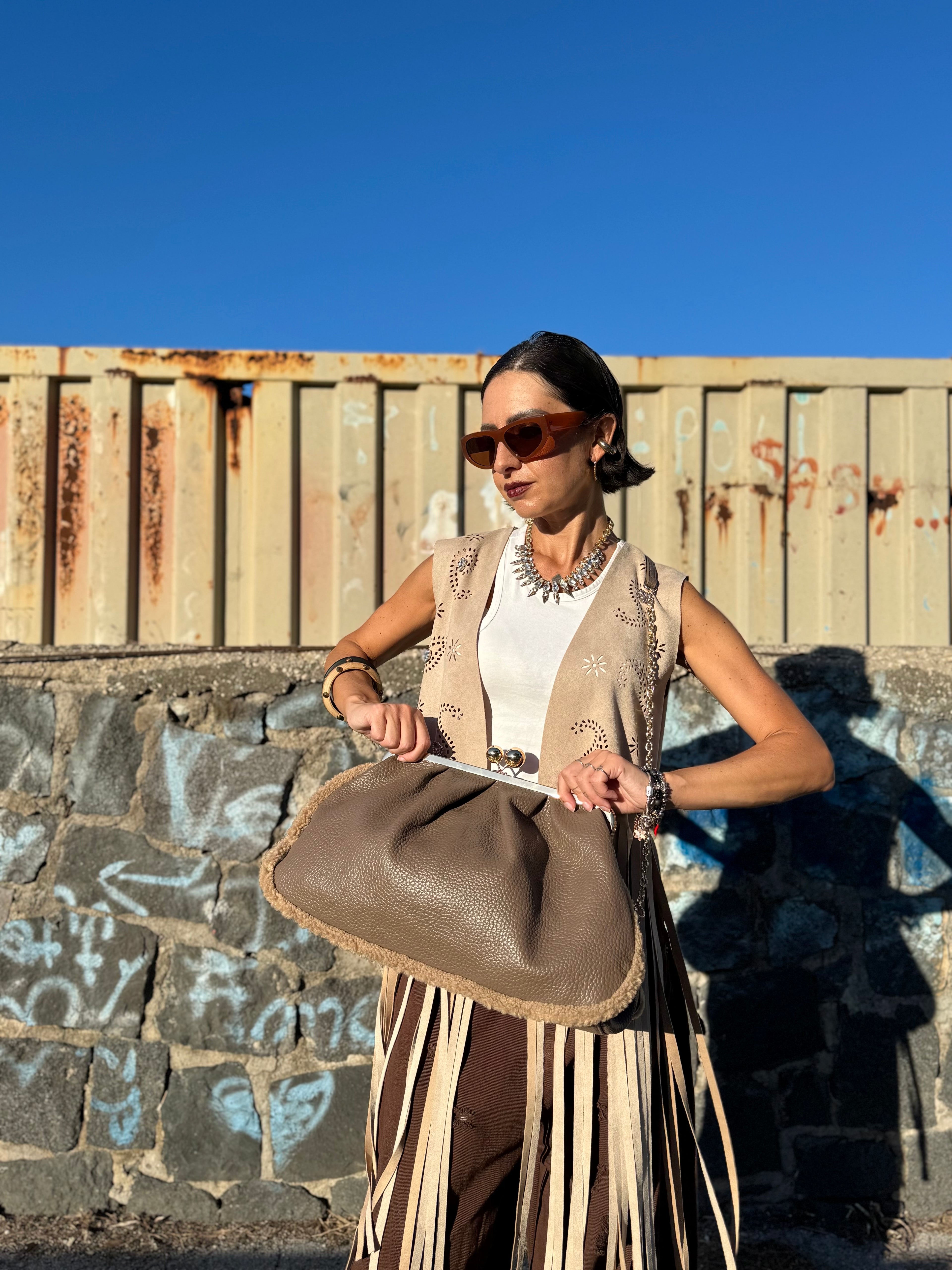 Maxi Clutch Fango – Neutro che conquista