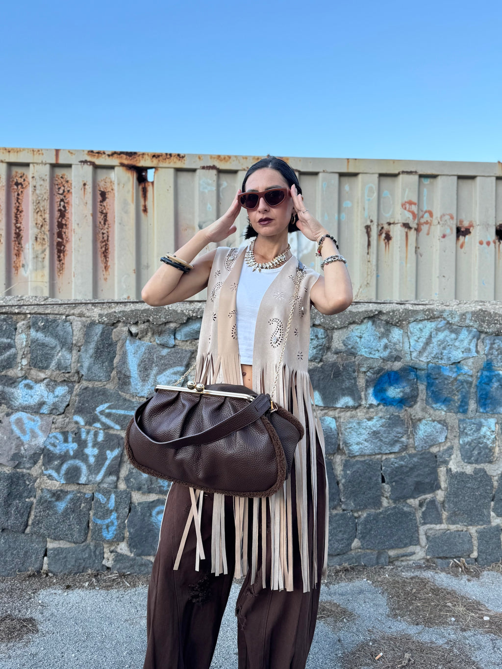Maxi Clutch Cioccolato – Calda e raffinata